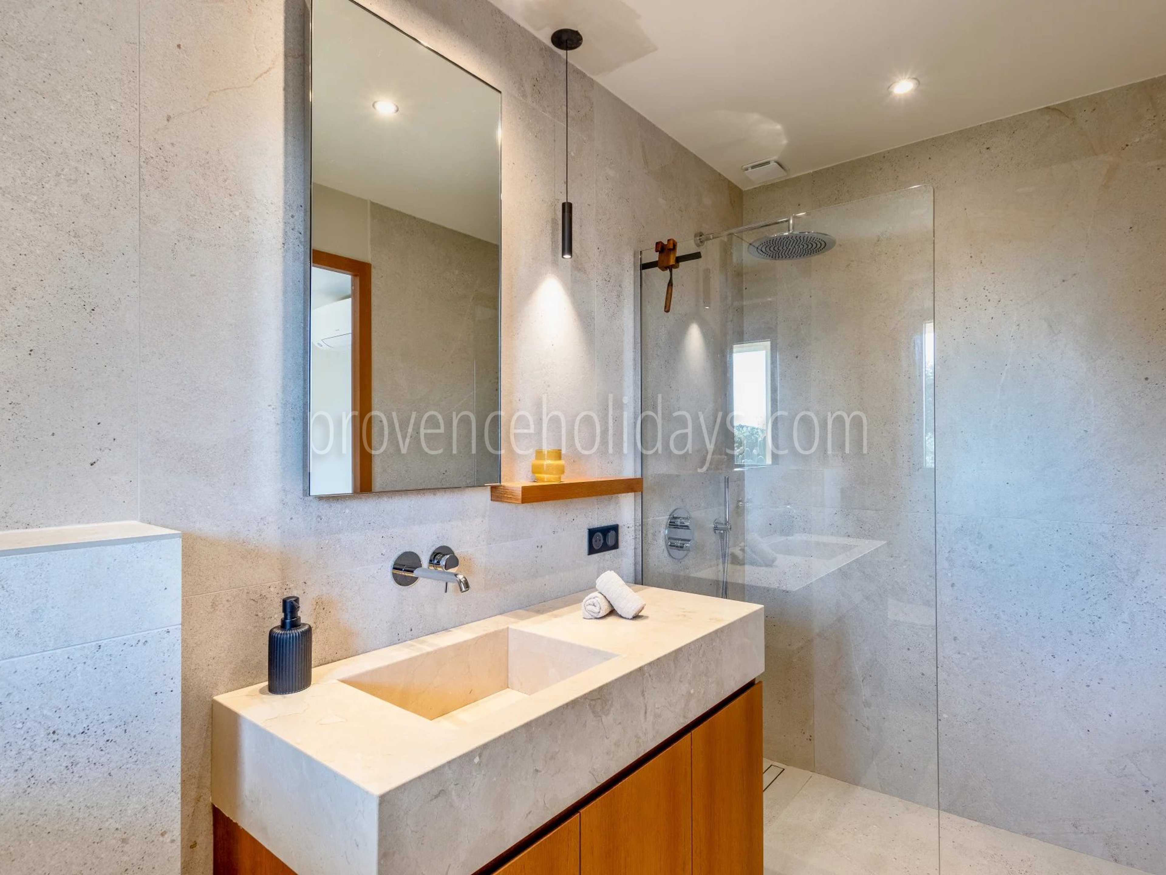 37 - Gerenoveerde villa in Rayol-Canadel-sur-Mer: Villa: Bathroom