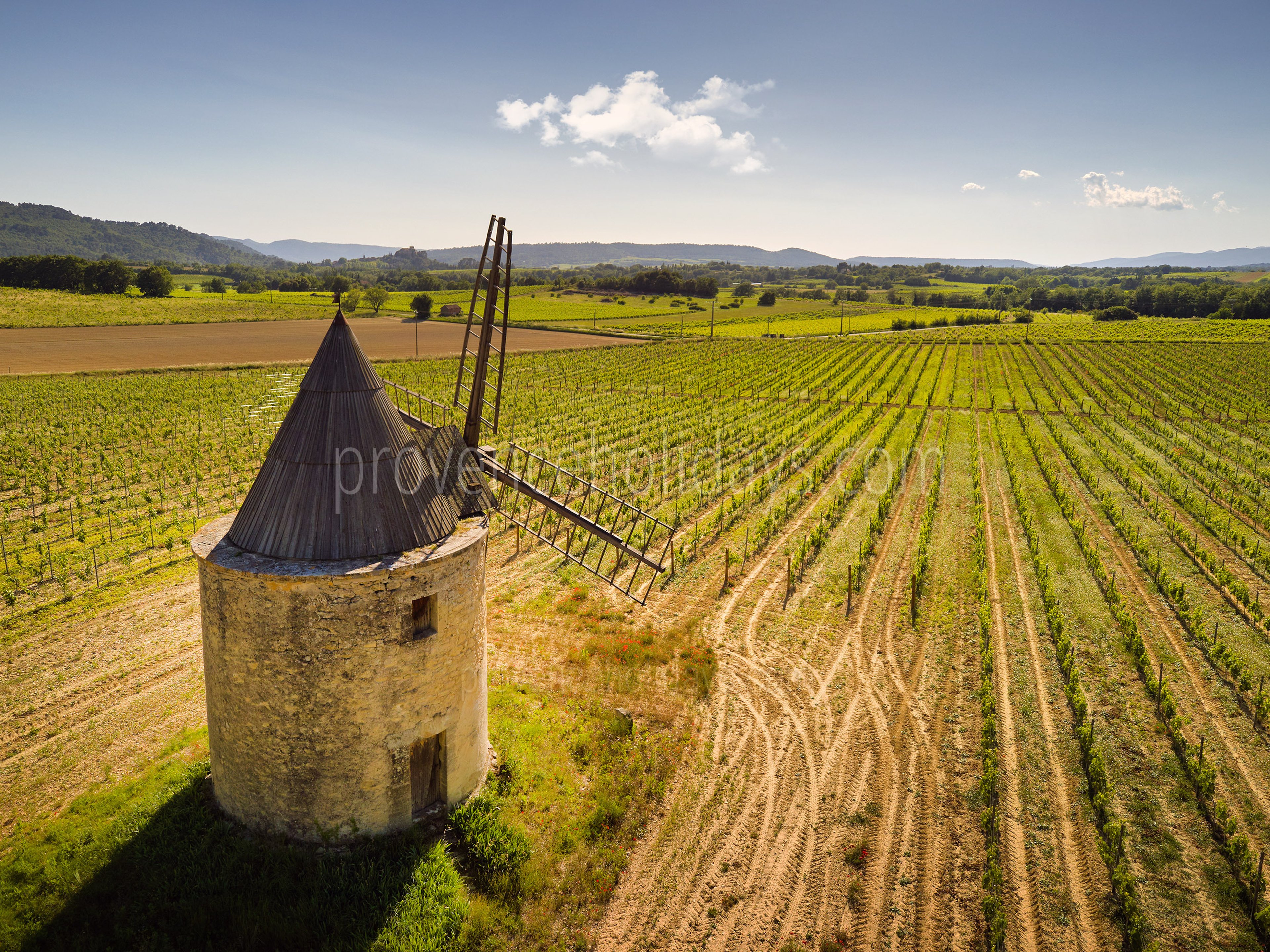 42 - Château de Luberon: Villa: Exterior