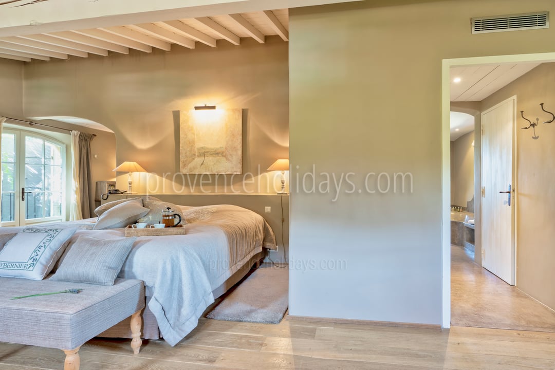 4 - Domaine de la Sainte Victoire: Villa: Bedroom