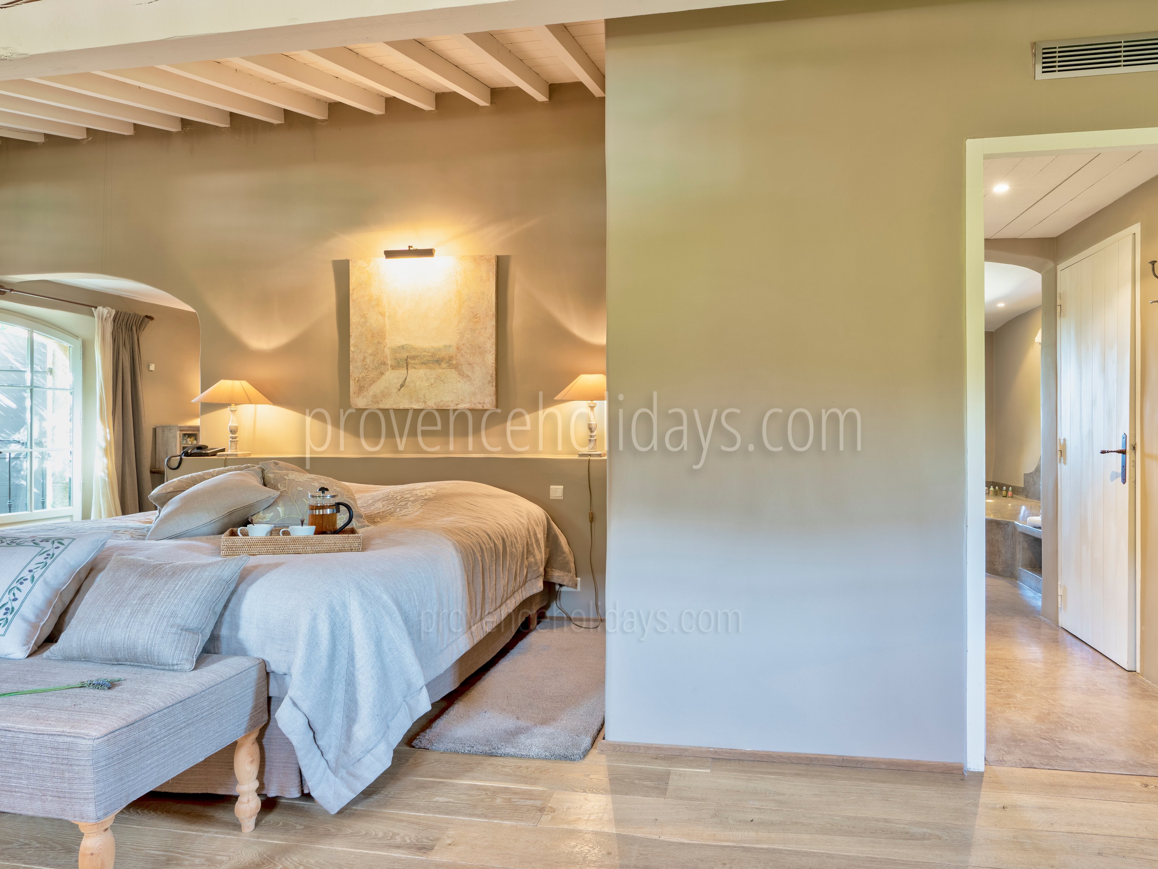 4 - Domaine de la Sainte Victoire: Villa: Bedroom