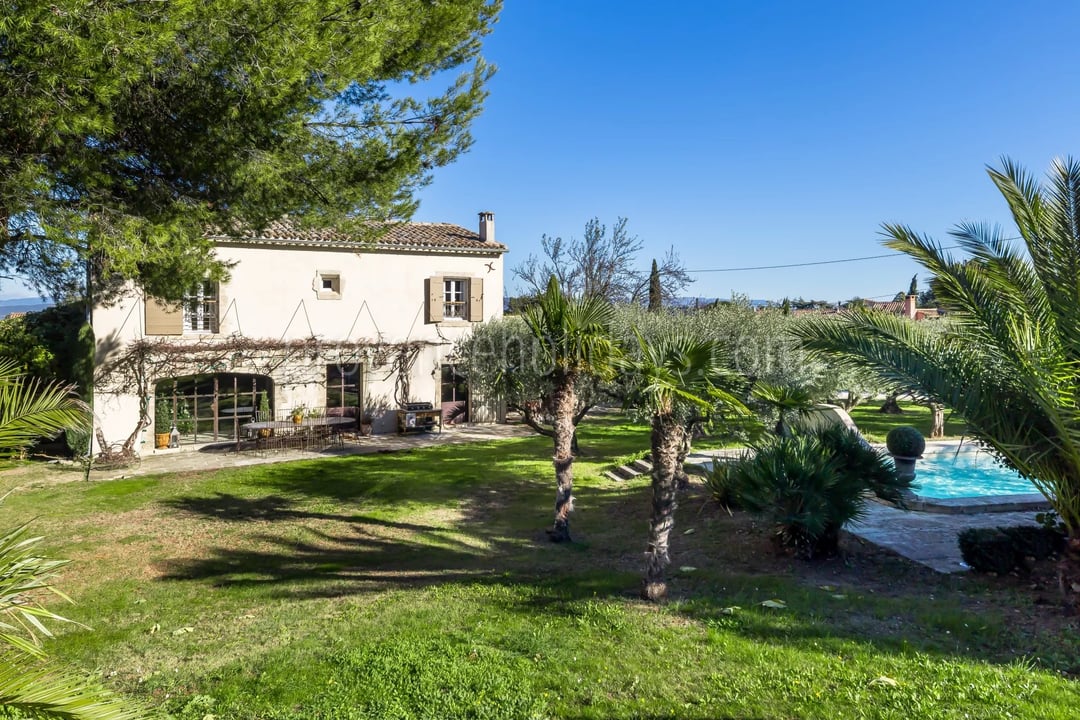 Provençal bastide with Mont Ventoux views in Cavaillon