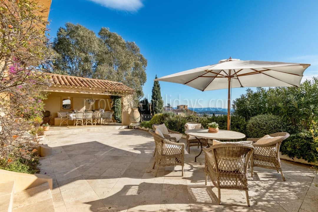 9 - Karakteristiek huis in Cap Bénat: Villa: Exterior
