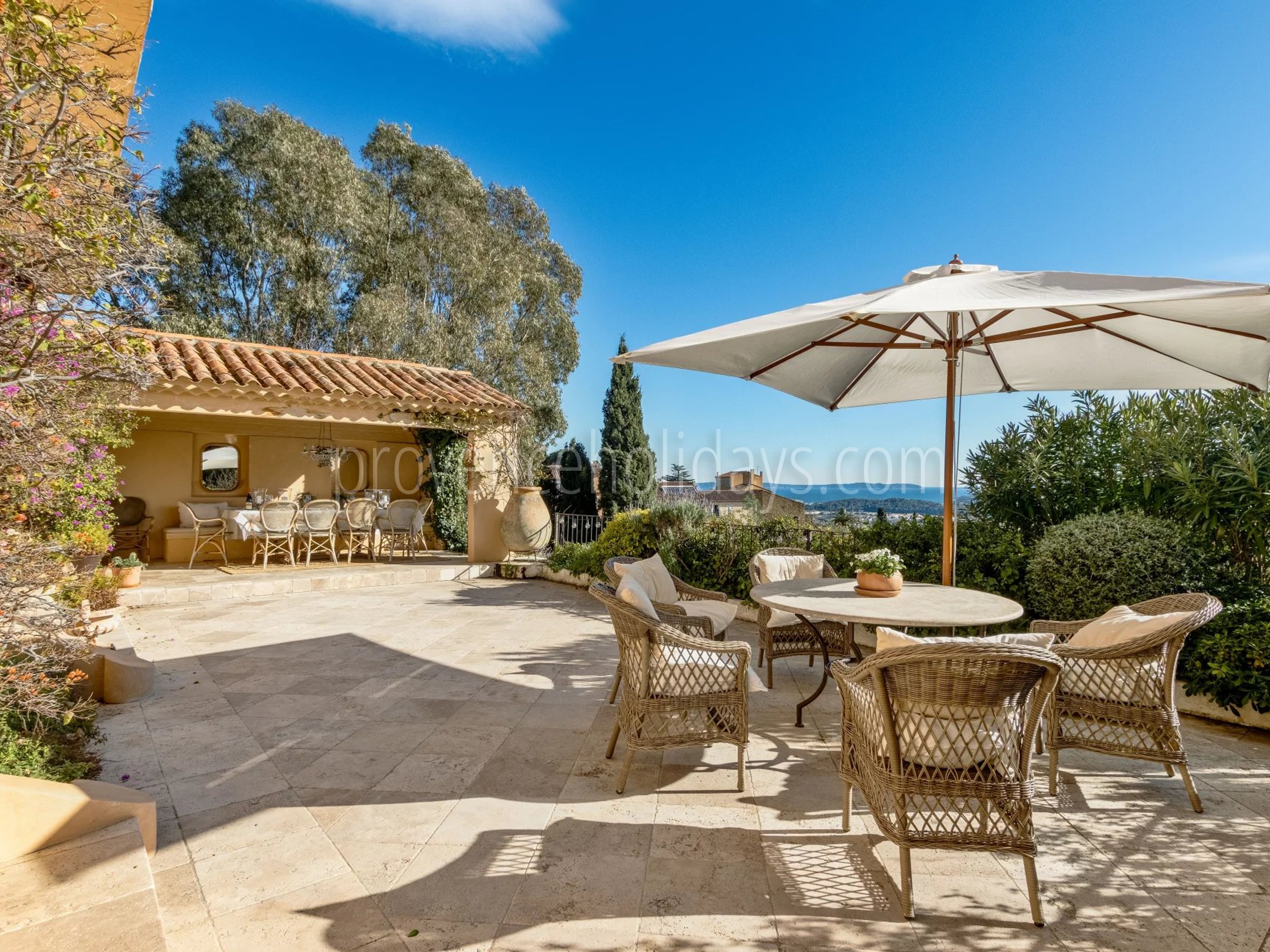 9 - Karakteristiek huis in Cap Bénat: Villa: Exterior
