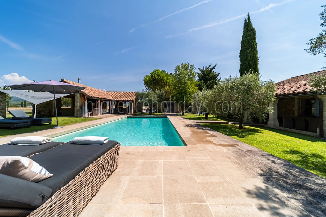2 - Hameau en pierre à L\'Isle-sur-la-Sorgue: Villa: Exterior