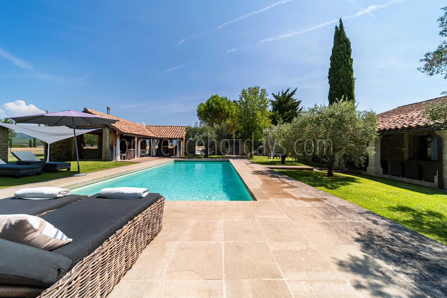 2 - Hameau en pierre à L\'Isle-sur-la-Sorgue: Villa: Exterior