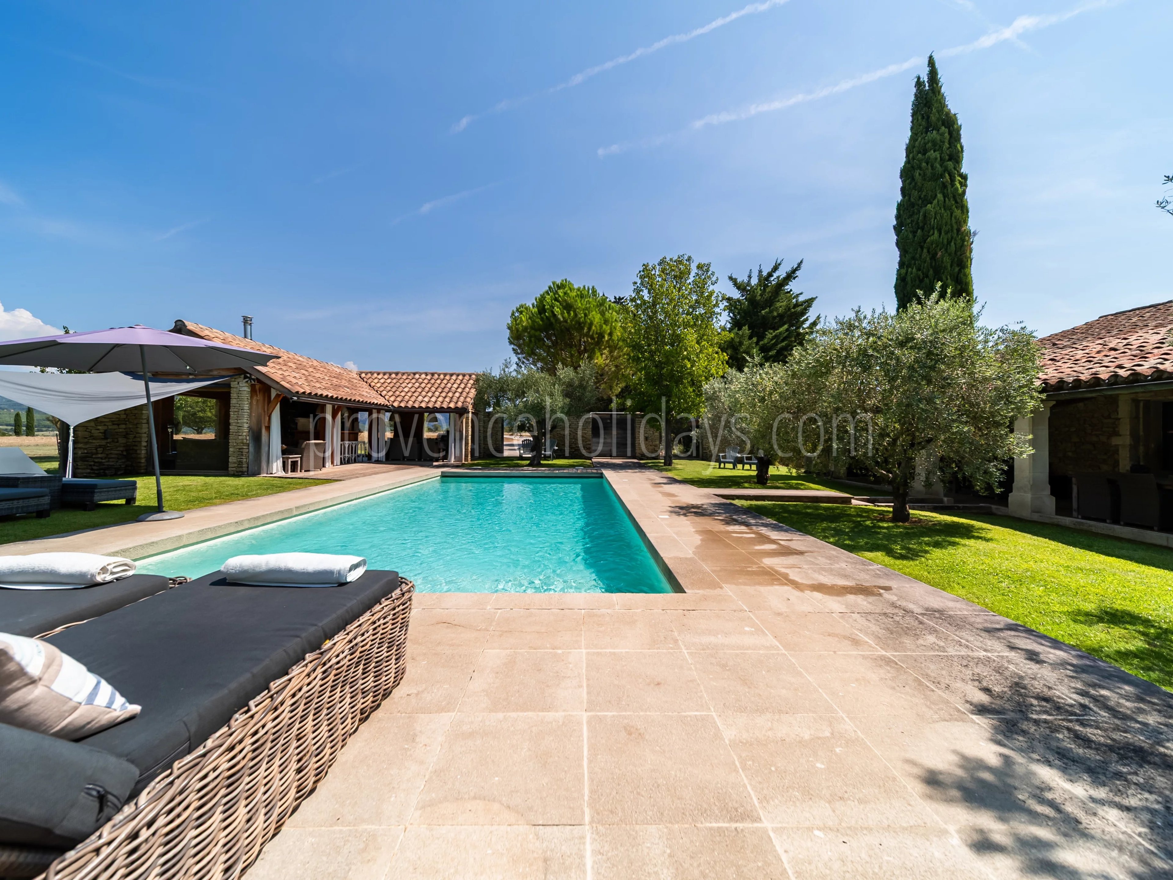 2 - Hameau en pierre à L\'Isle-sur-la-Sorgue: Villa: Exterior