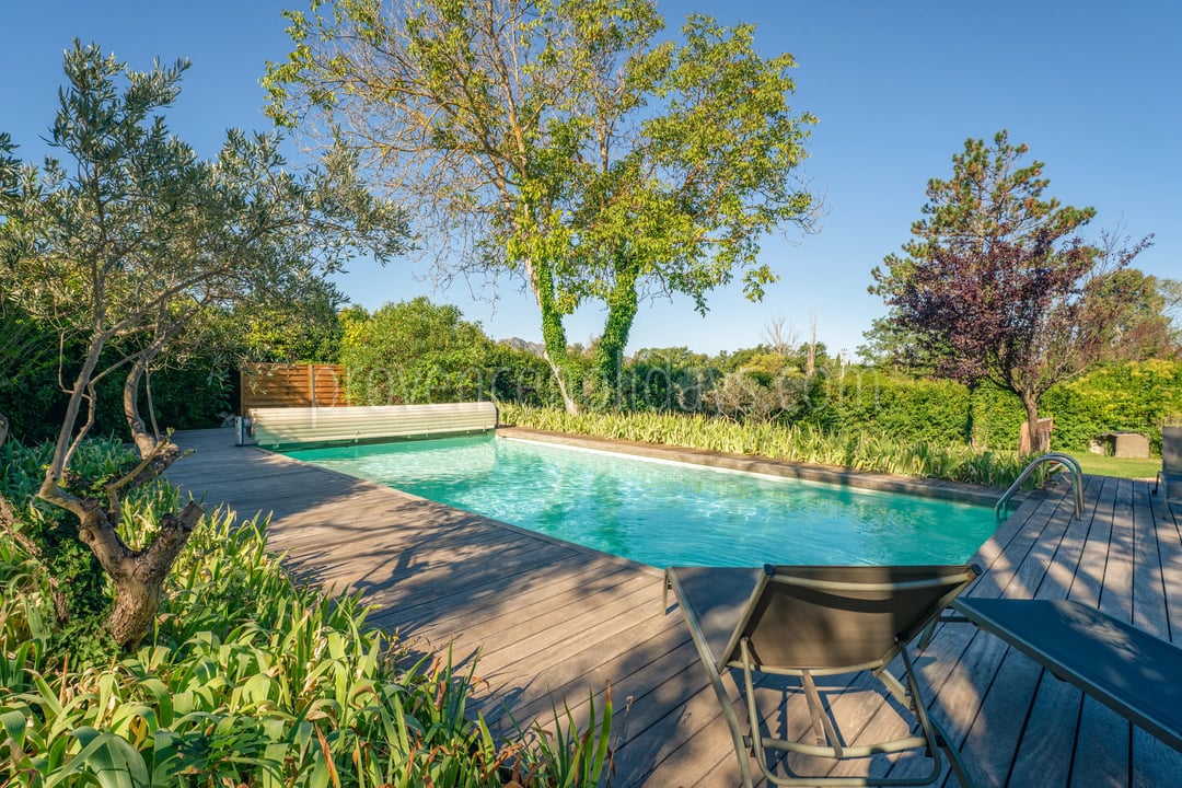 15 - Single-storey villa in Eygalières: Villa: Pool