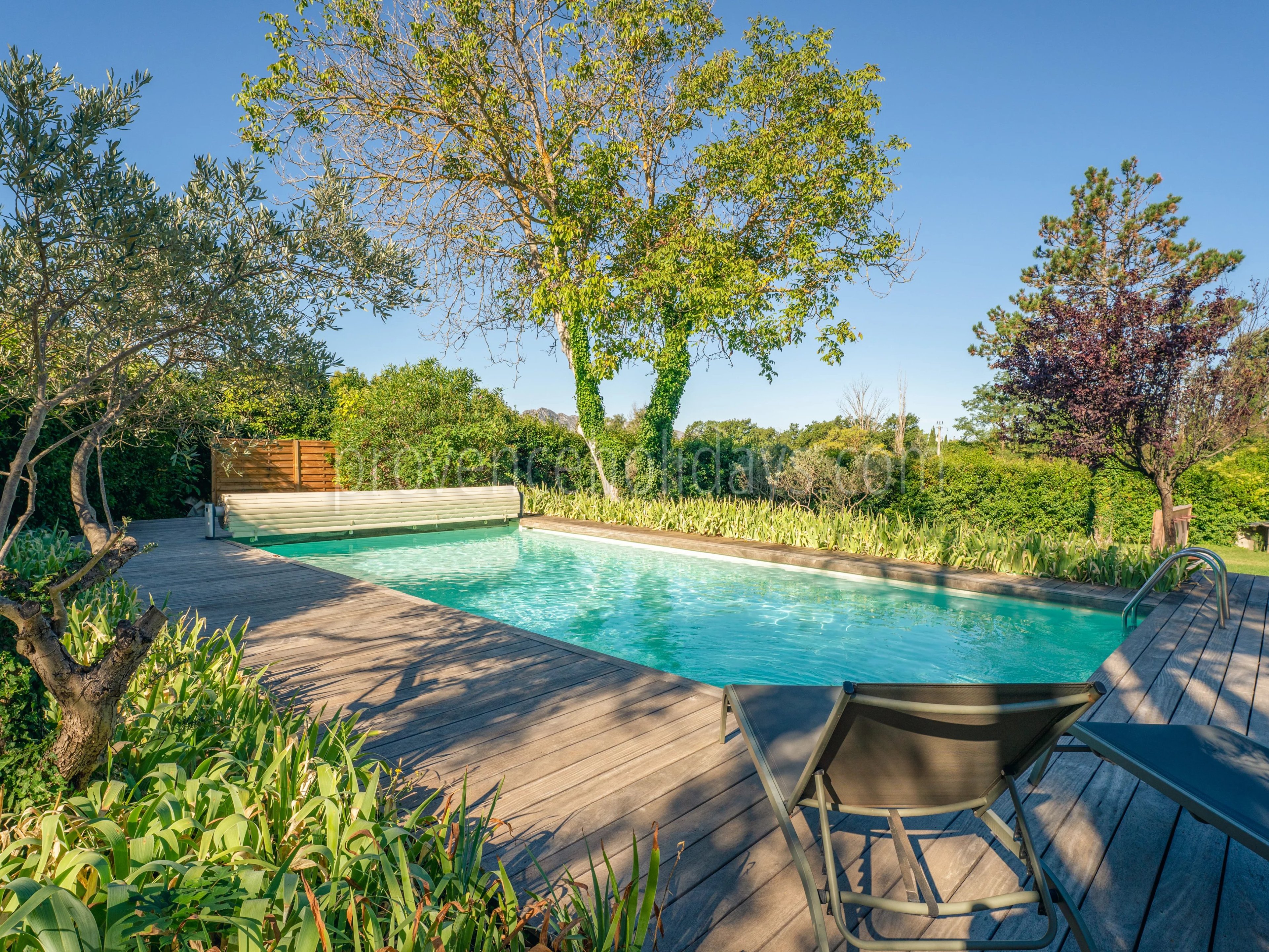 15 - Single-storey villa in Eygalières: Villa: Pool