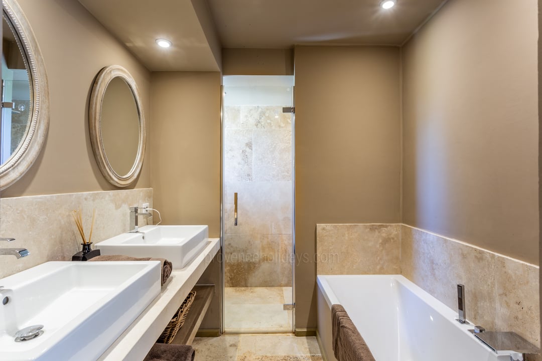 11 - Mas Saint-Julien: Villa: Bathroom