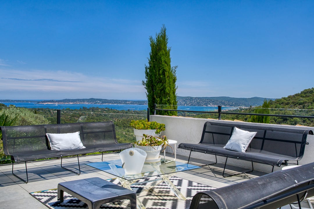 Luxuriöse Villa mit Meerblick in Grimaud, Frankreich