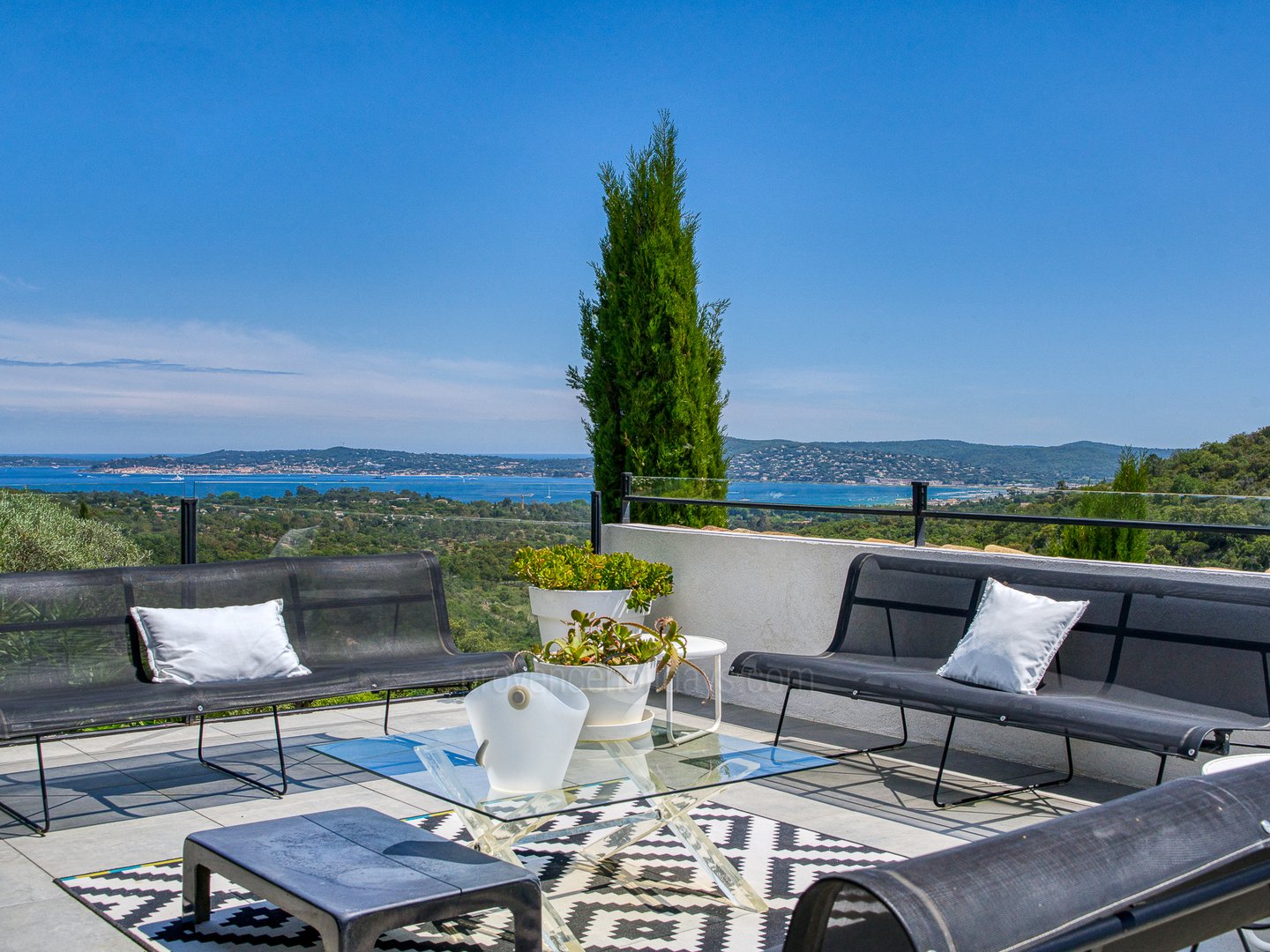 -1 - Mistral Serene: Villa: Exterior