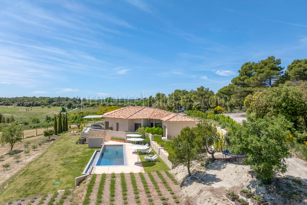 9 - Eden-en-Provence: Villa: Exterior