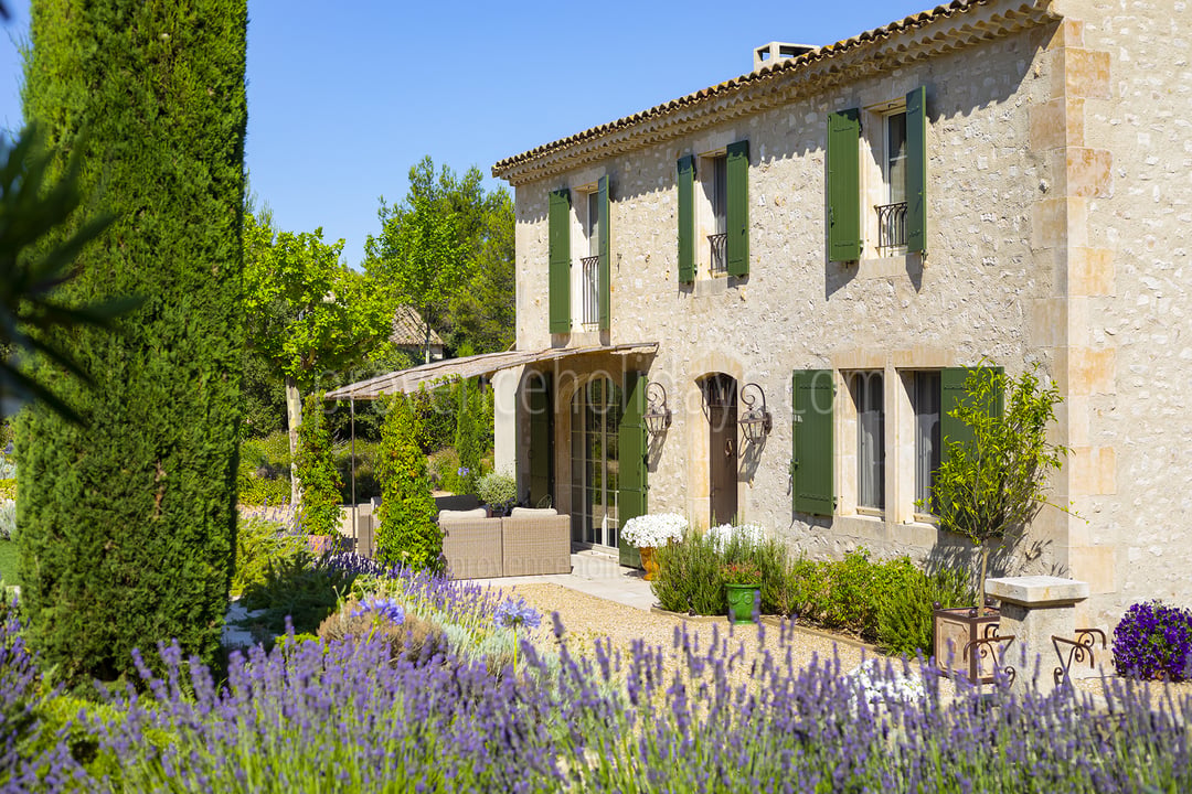 20 - Le Mas de la Cabro: Villa: Exterior