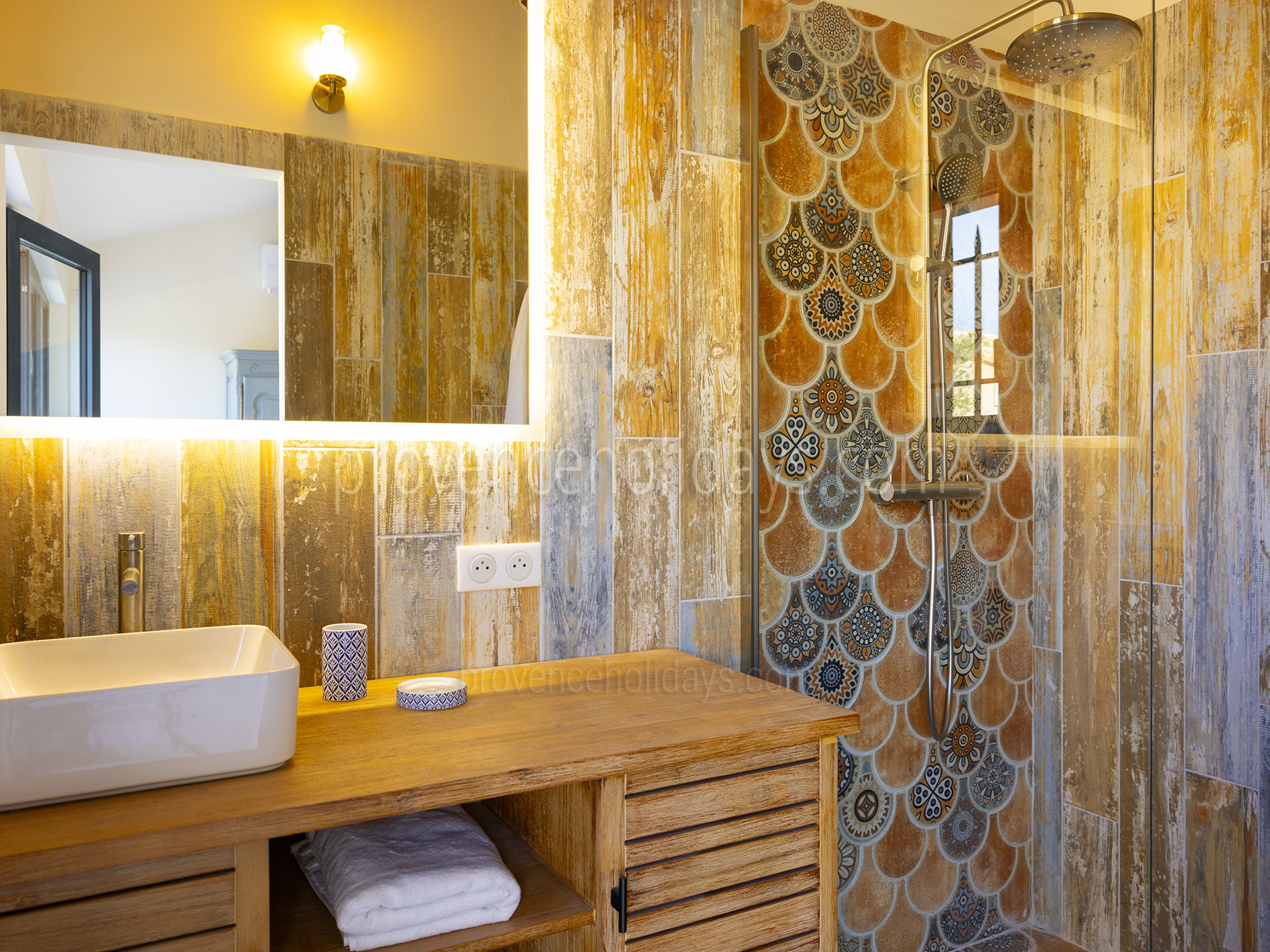 30 - Mas Leonie: Villa: Bathroom