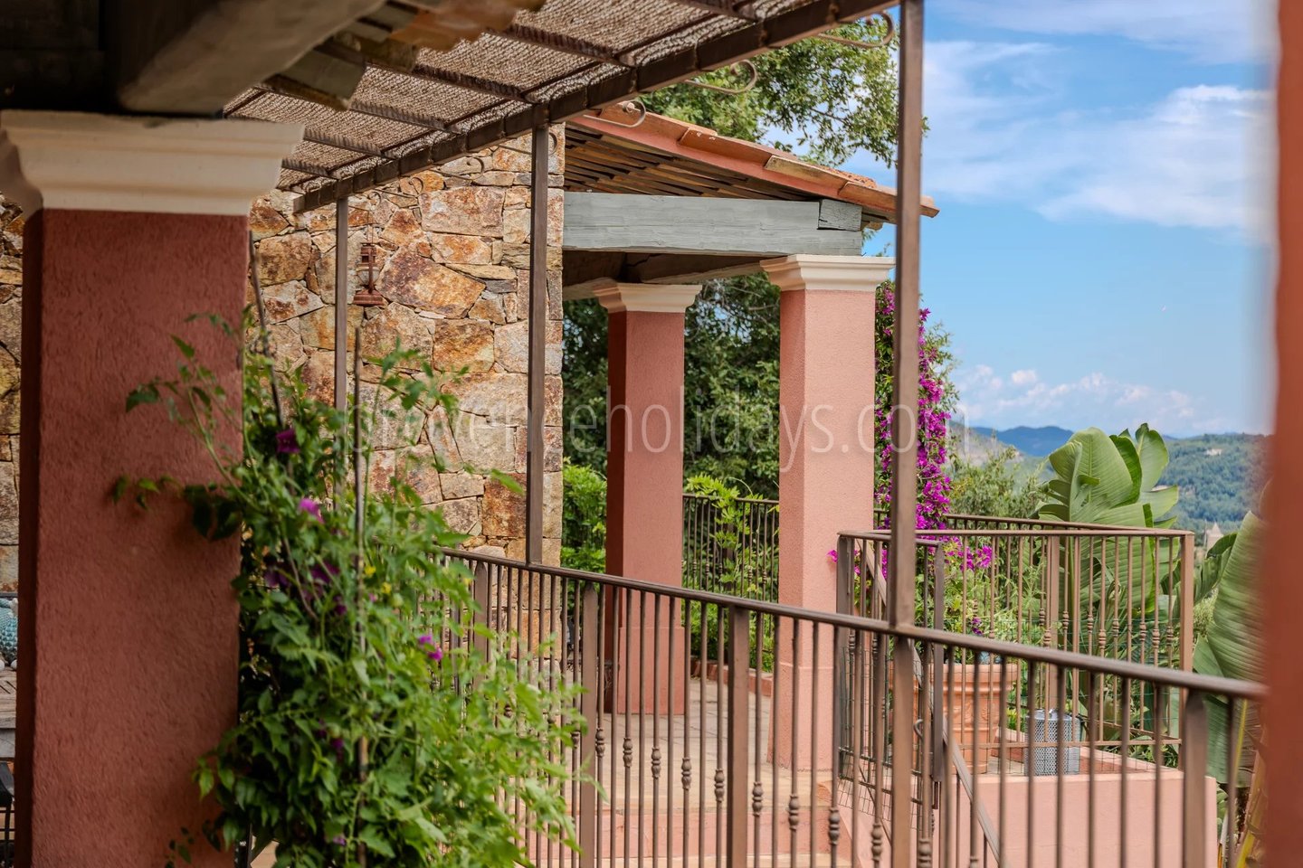 65 - Villa with sauna in La Garde-Freinet: Villa: Exterior