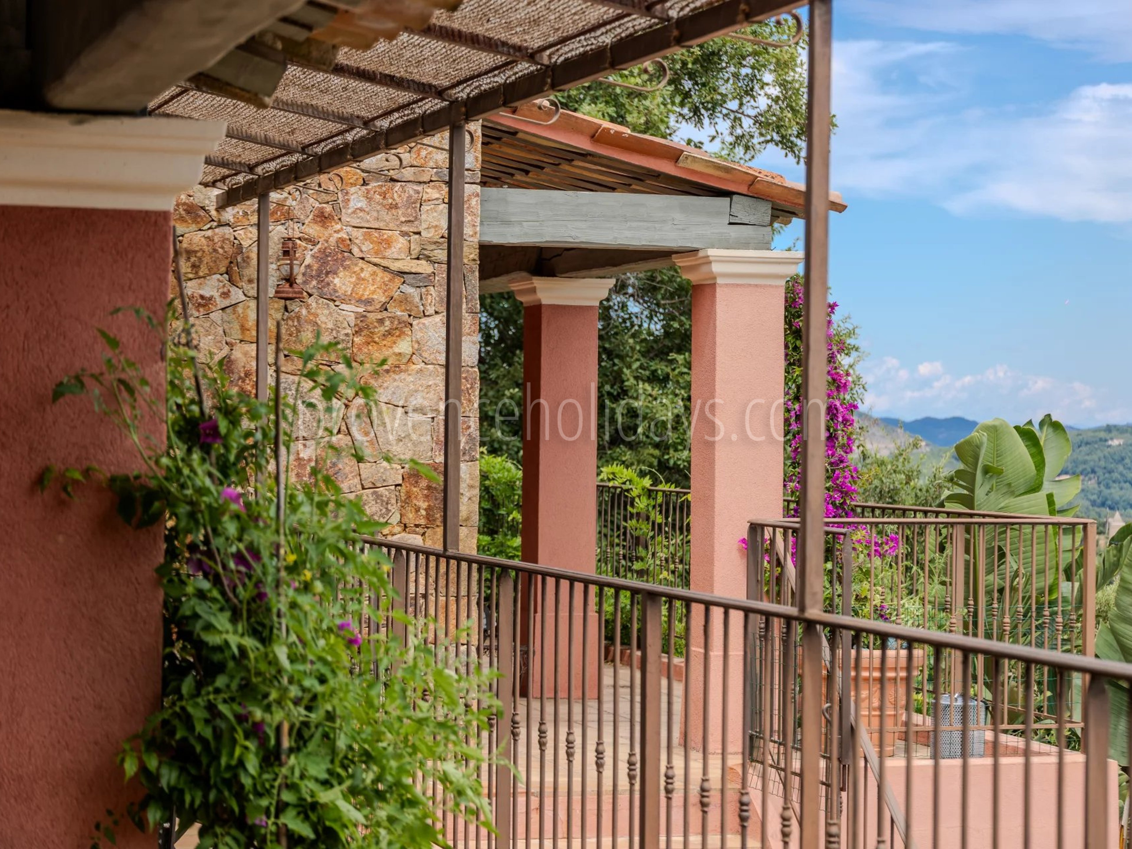 65 - Villa with sauna in La Garde-Freinet: Villa: Exterior