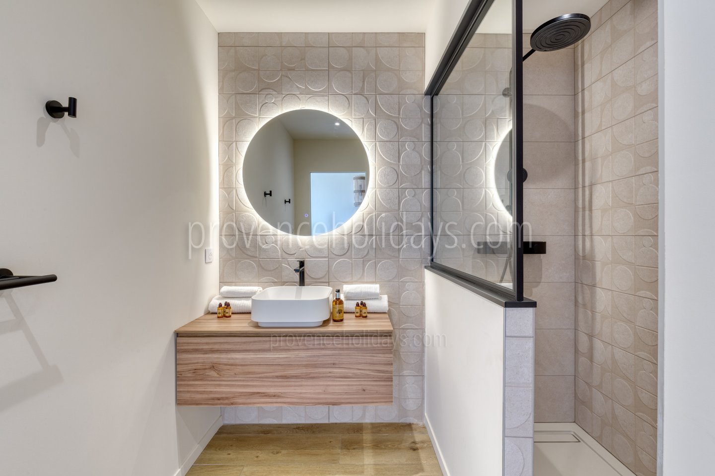 24 - Villa l\'Olivier Blanc: Villa: Bathroom 4
