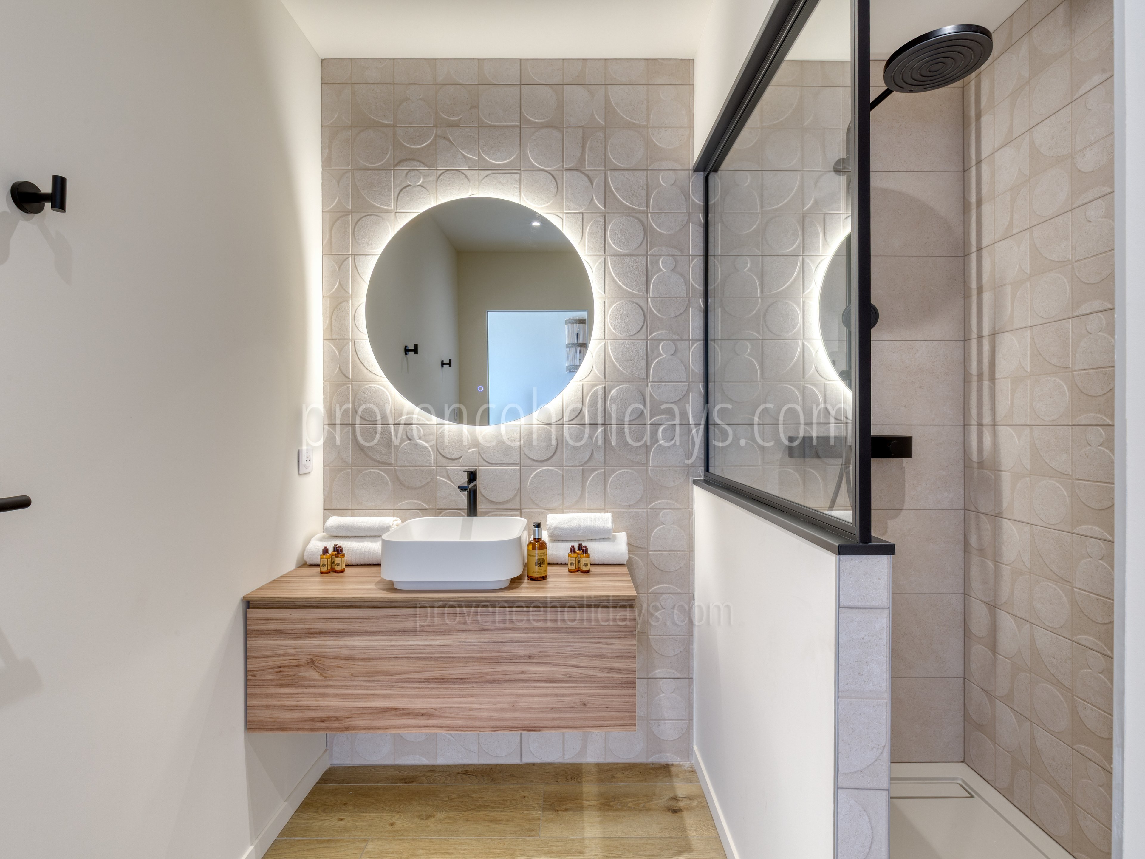 24 - Villa l\'Olivier Blanc: Villa: Bathroom 4