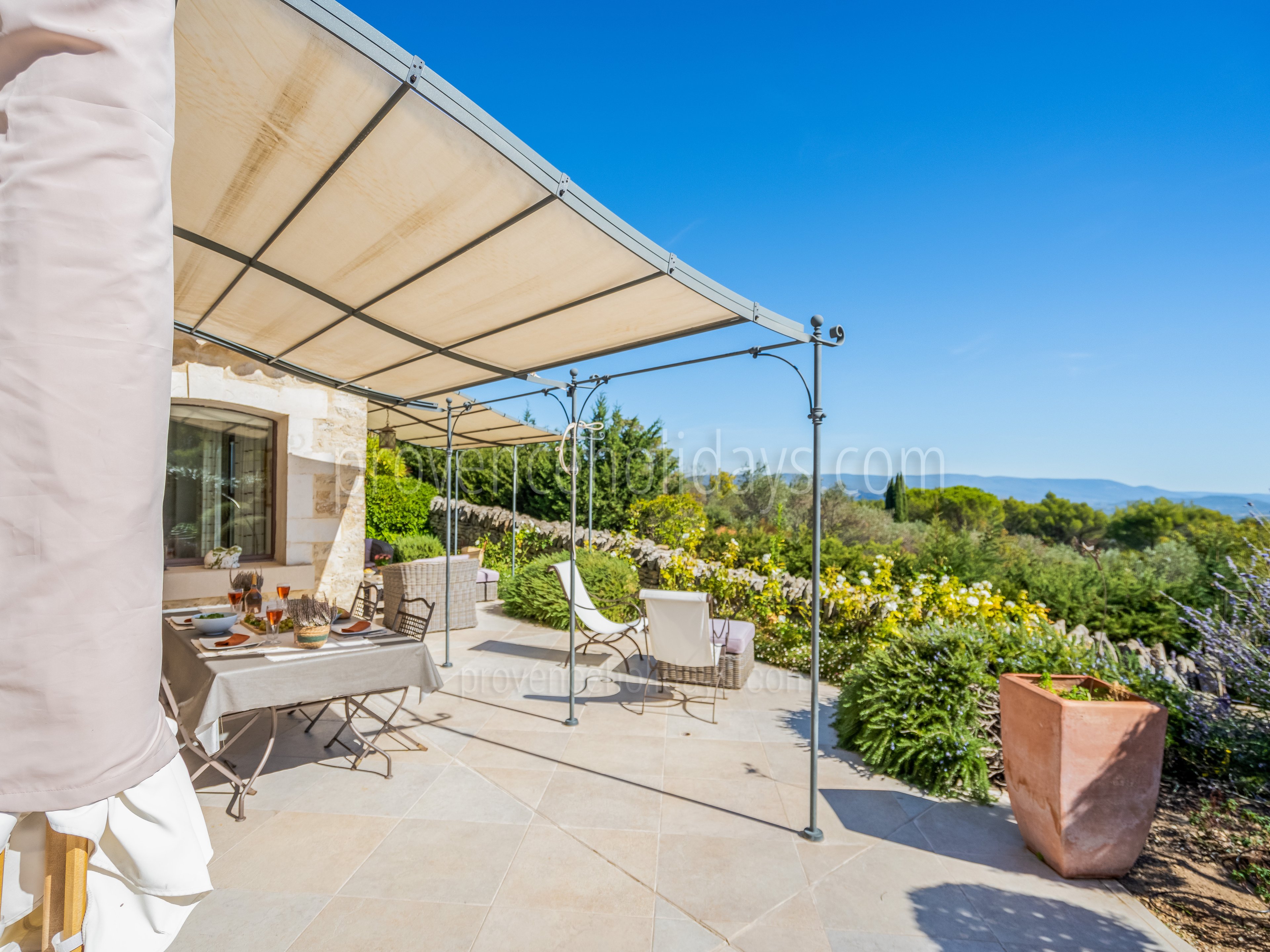 18 - Mas du Petit Luberon: Villa: Exterior