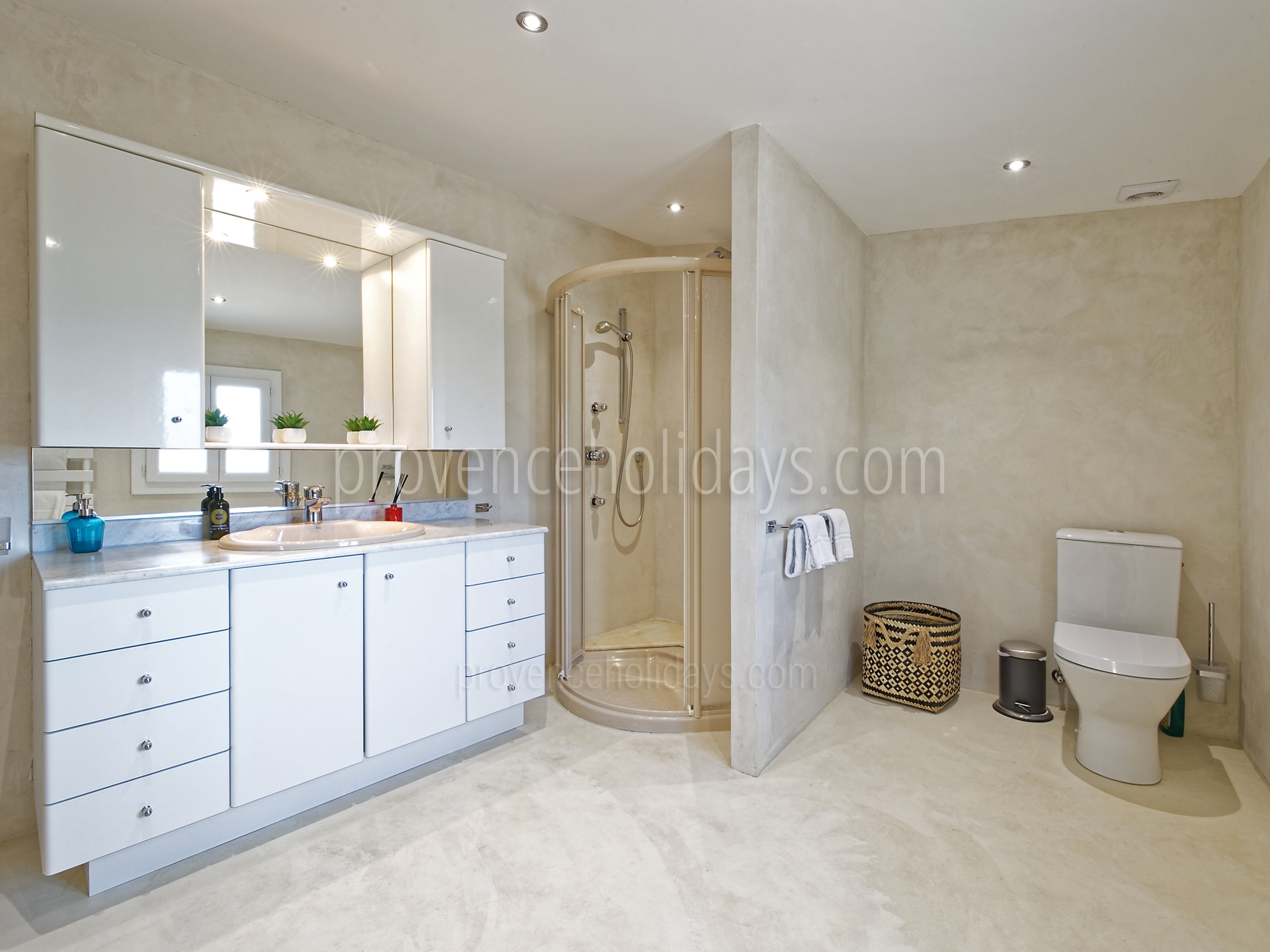 49 - Villa Garrigue: Villa: Bathroom