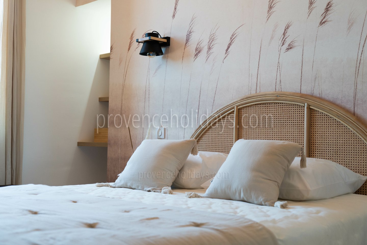 38 - Bastide Leontin: Villa: Bedroom