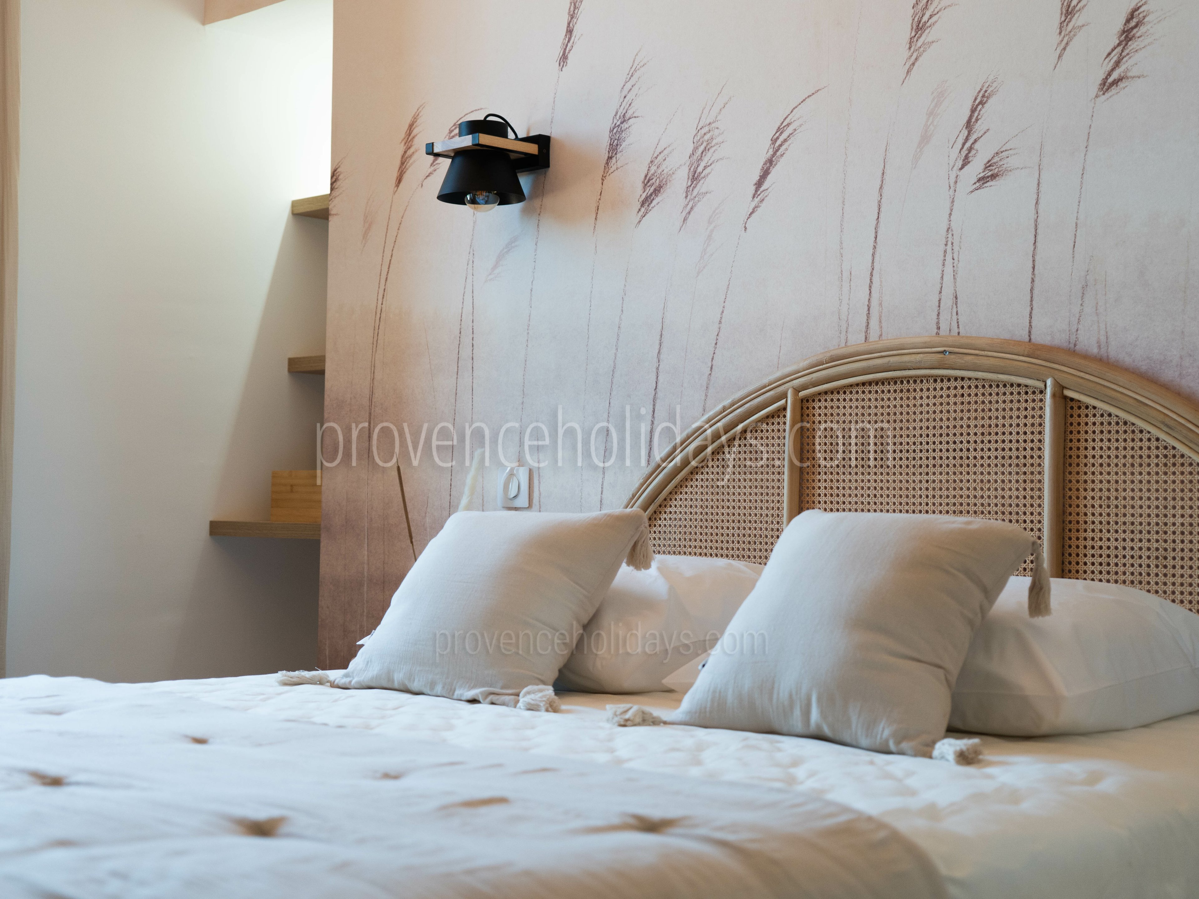 38 - Bastide Leontin: Villa: Bedroom