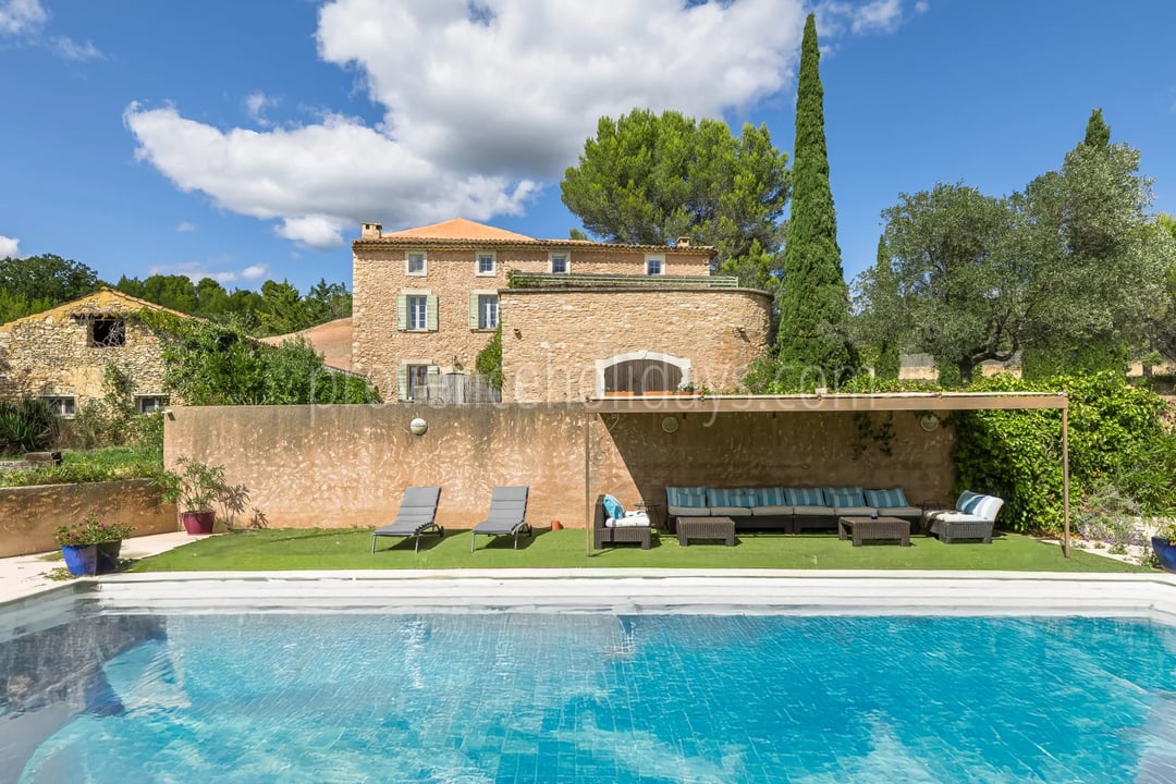 18th-century farmhouse with panoramic views in Saint-Saturnin-lès-Apt
