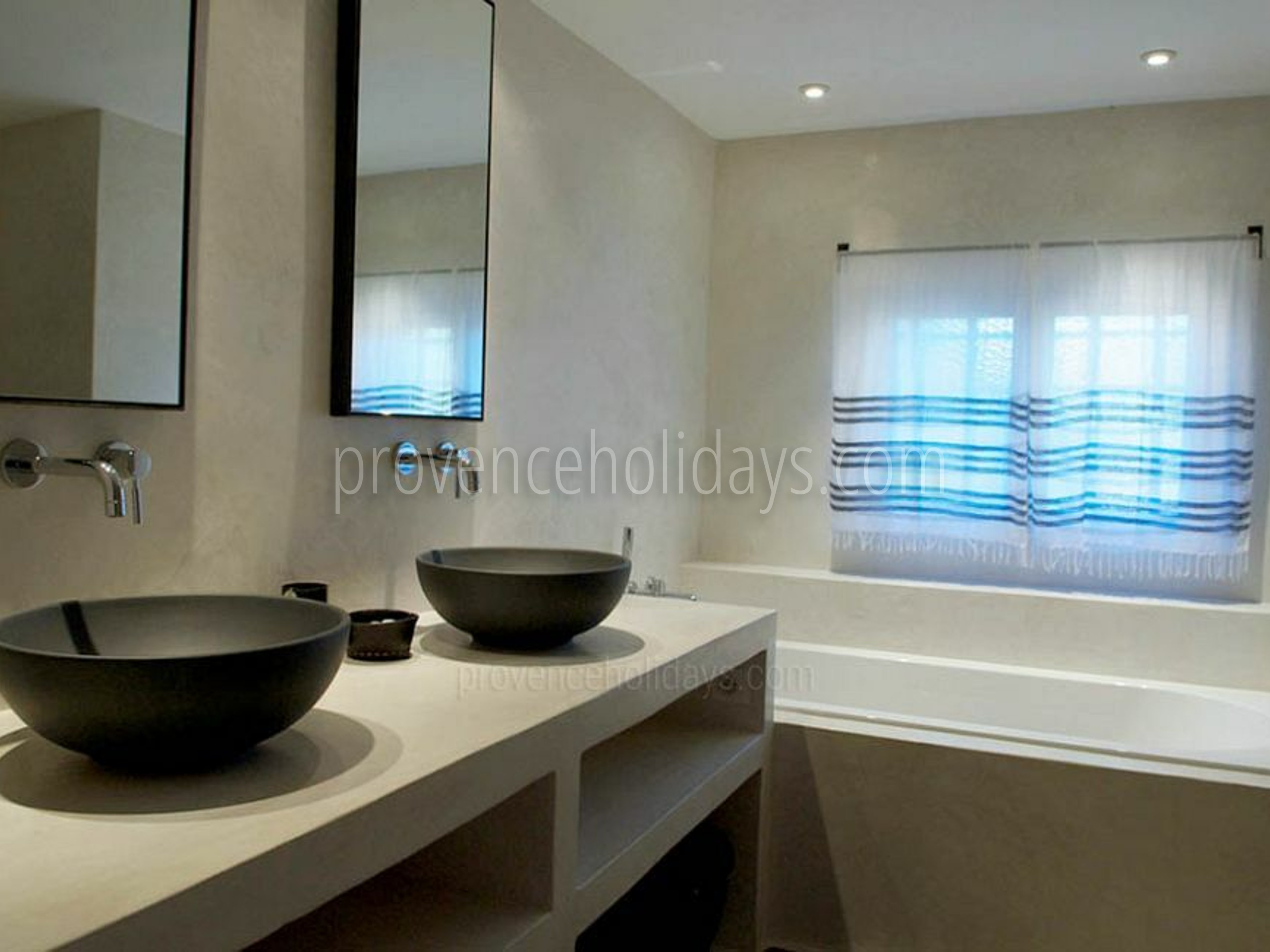 16 - Le Mas aux Gargouilles: Villa: Bathroom