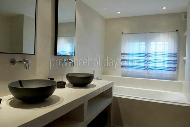 16 - Le Mas aux Gargouilles: Villa: Bathroom
