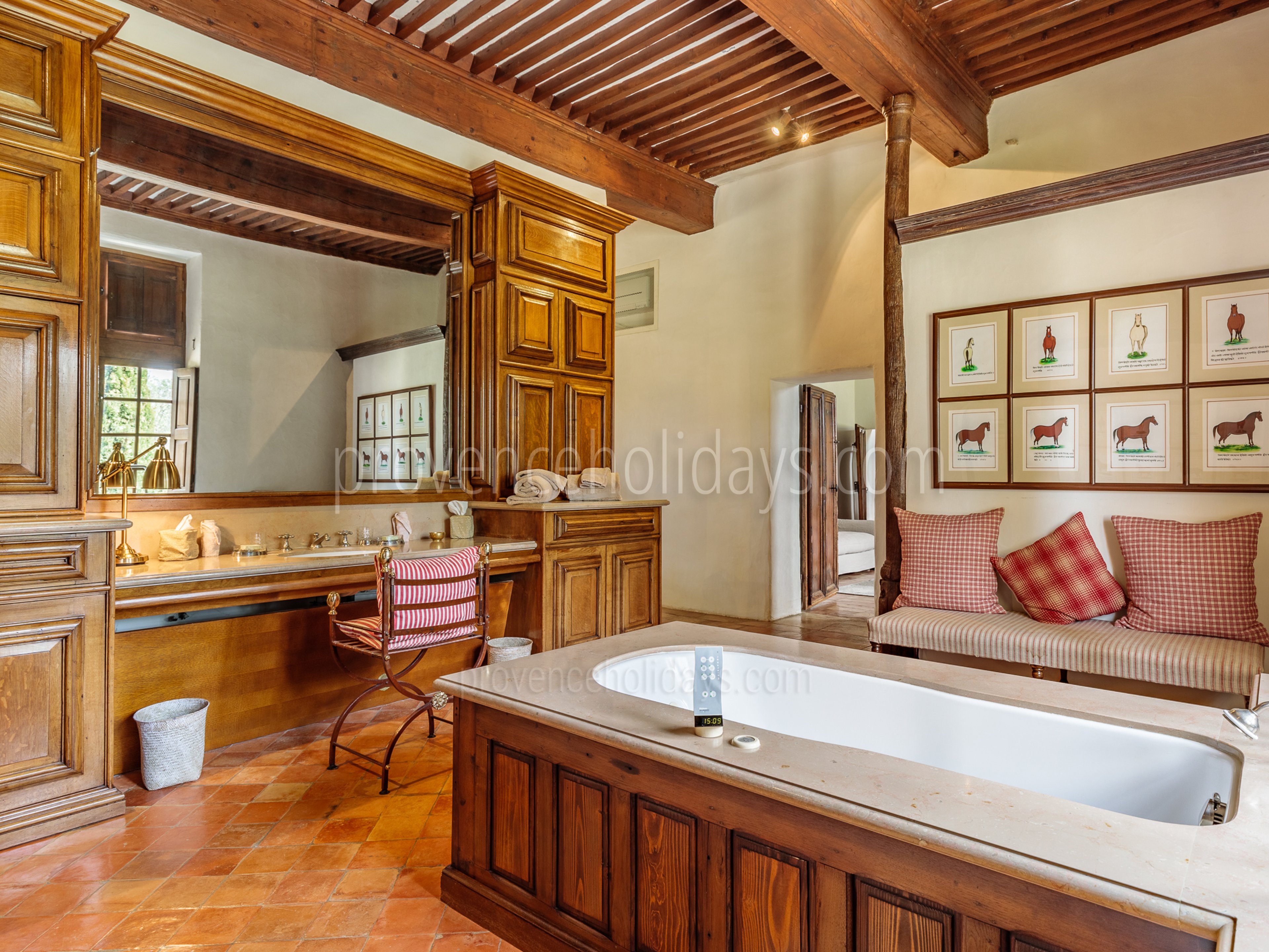 65 - Domaine de Luberon: Villa: Interior