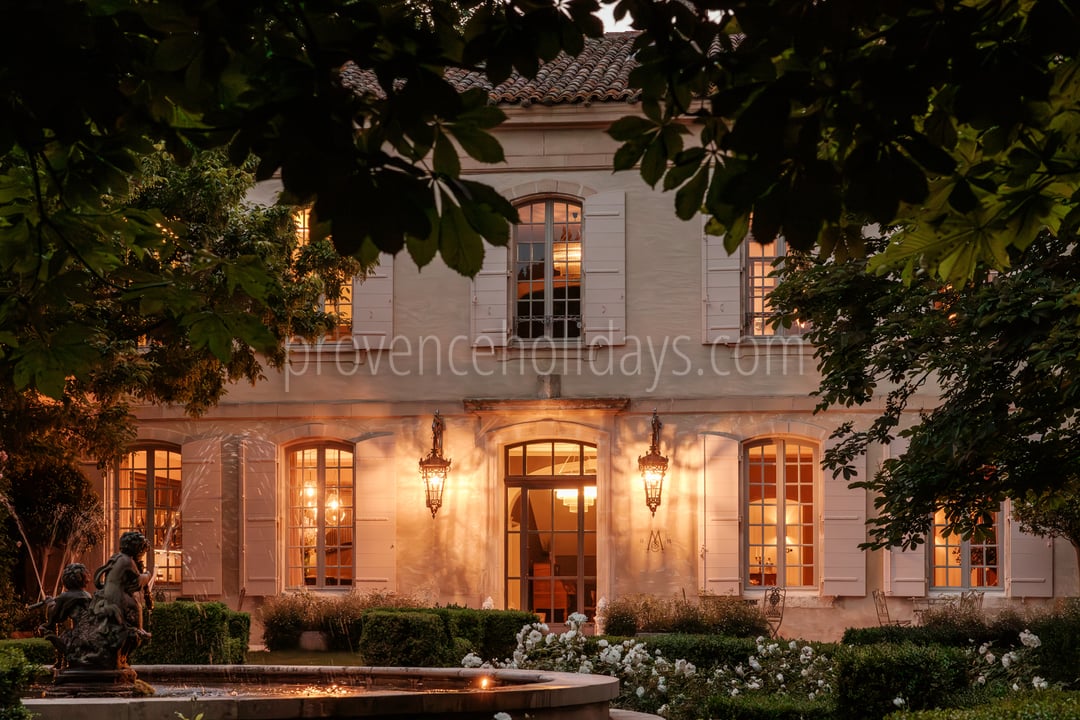 80 - Mas de Maussane: Villa: Exterior
