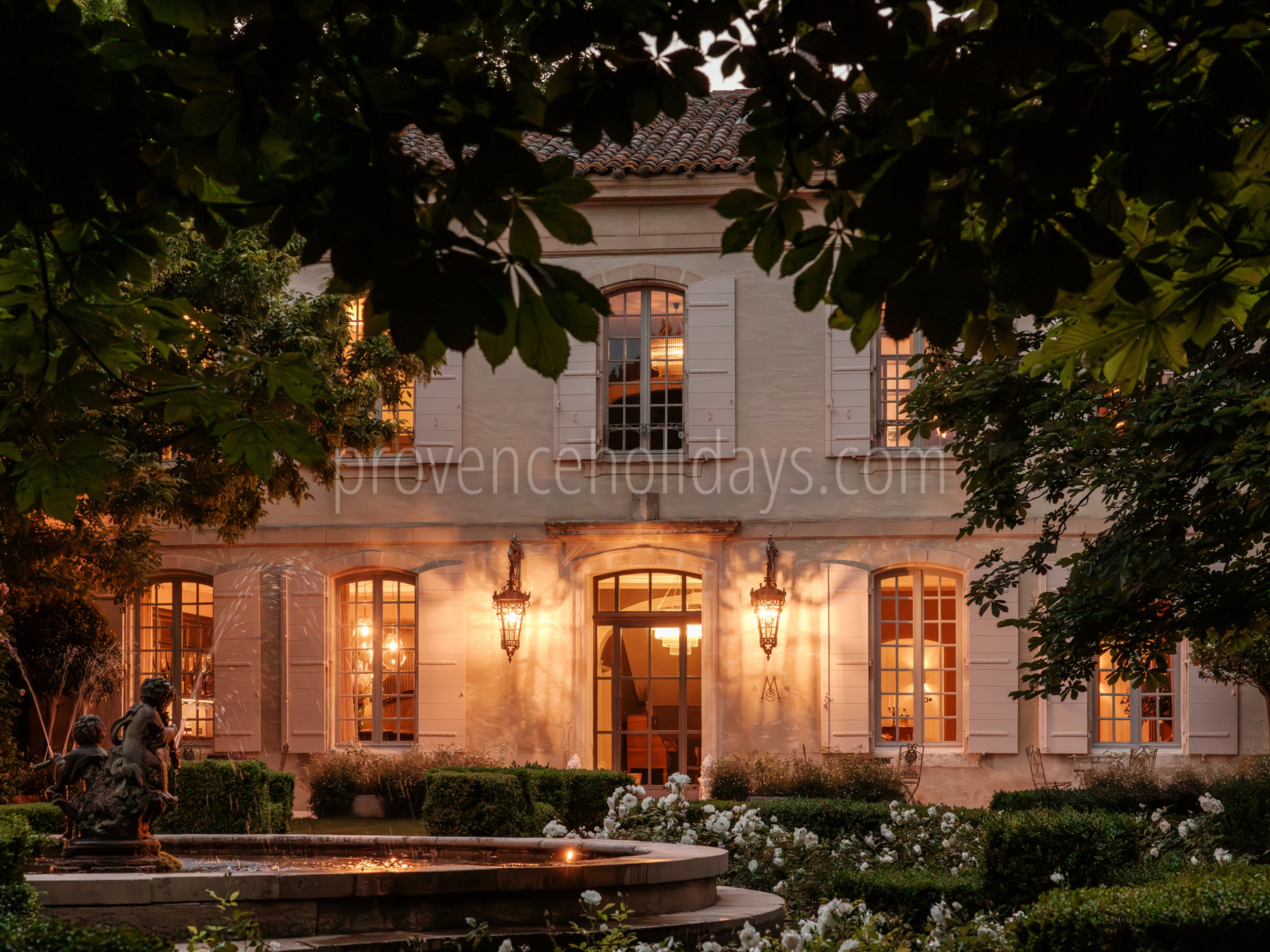 80 - Mas de Maussane: Villa: Exterior