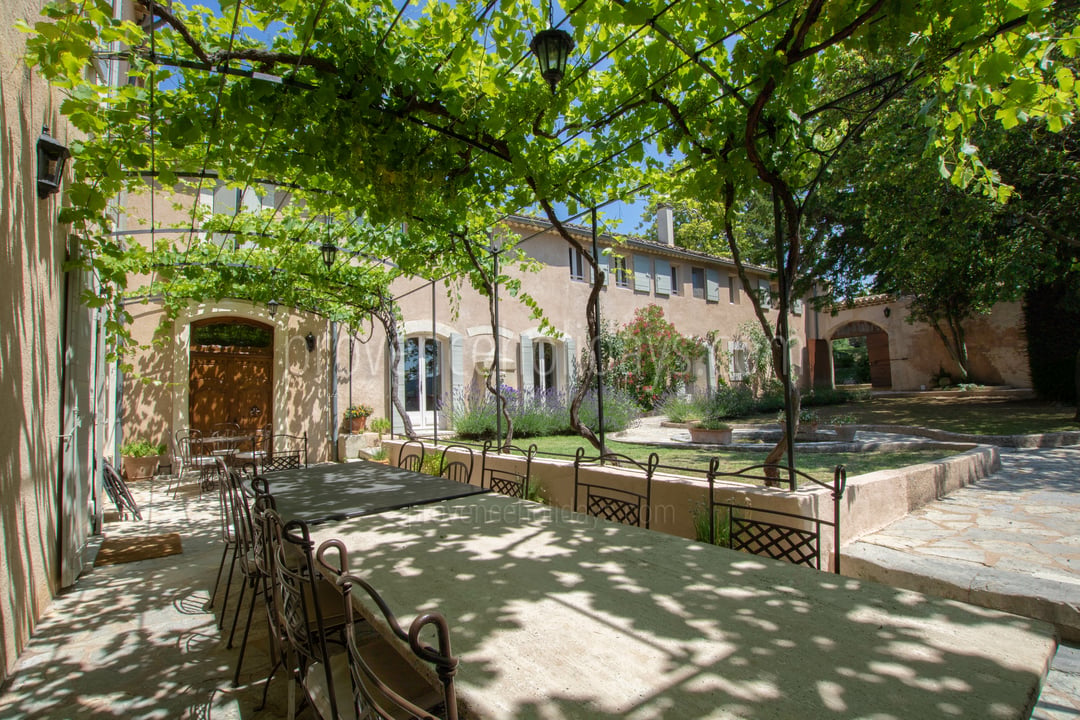 16 - Château des Templiers: Villa: Exterior