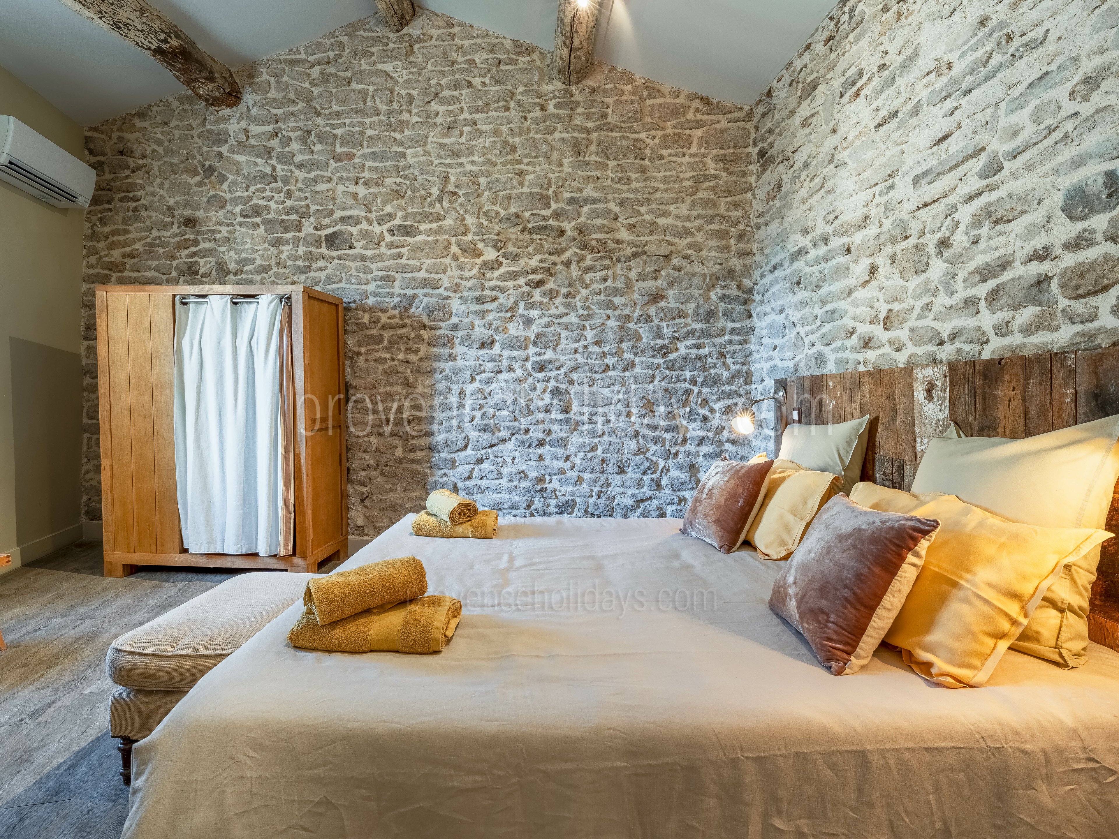 18 - Le Mas de Cabrières: Villa: Bedroom