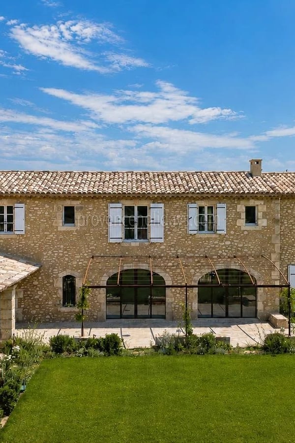 -1 - Provençal mas in Eygalières: Villa: Exterior