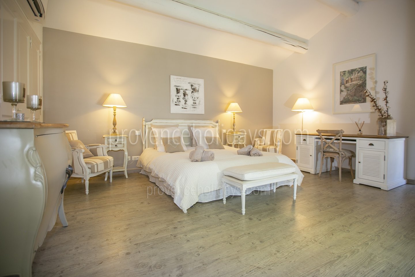 14 - Les Oliviers: Villa: Bedroom - Master room first floor west side