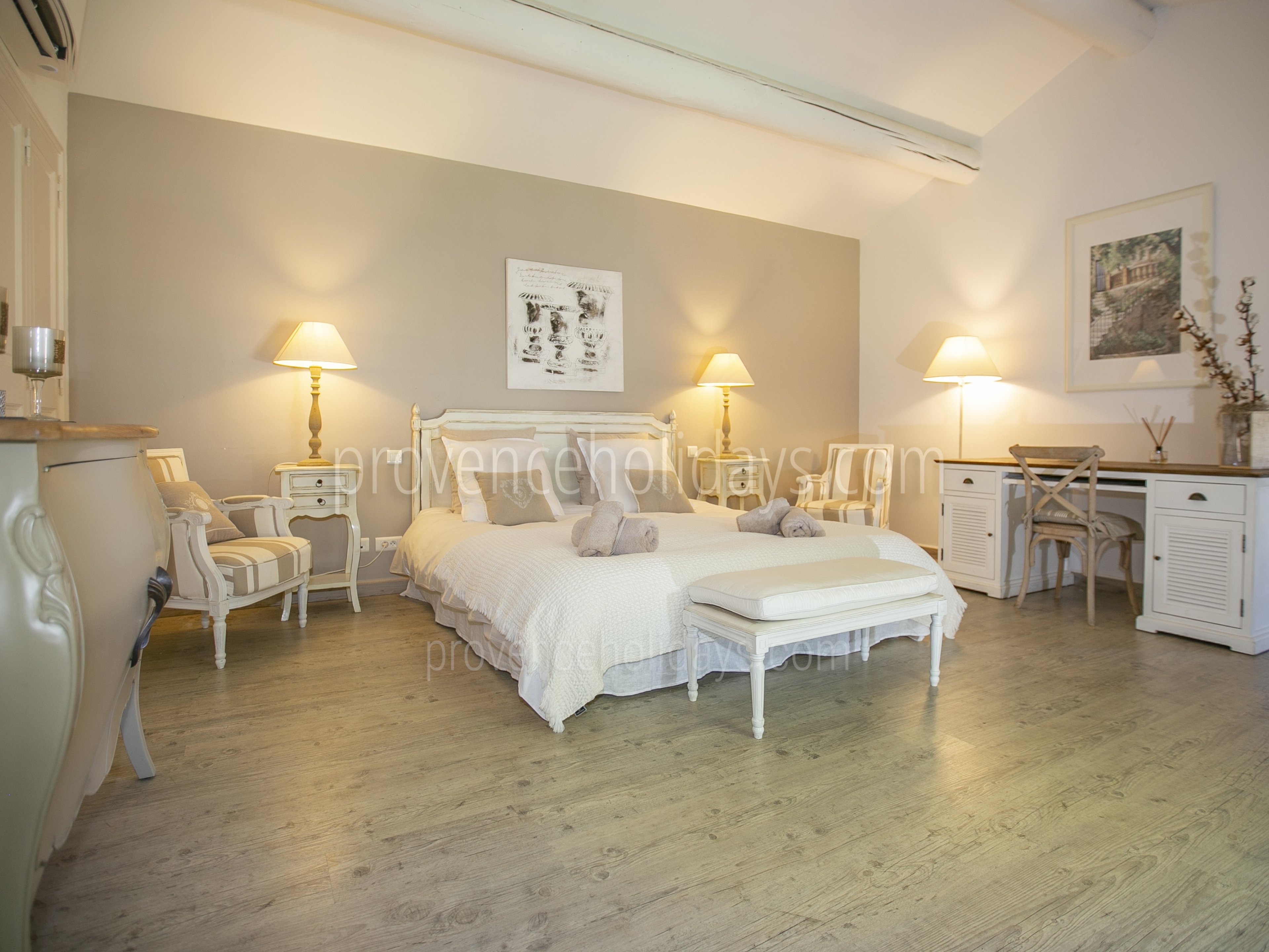 14 - Les Oliviers: Villa: Bedroom - Master room first floor west side
