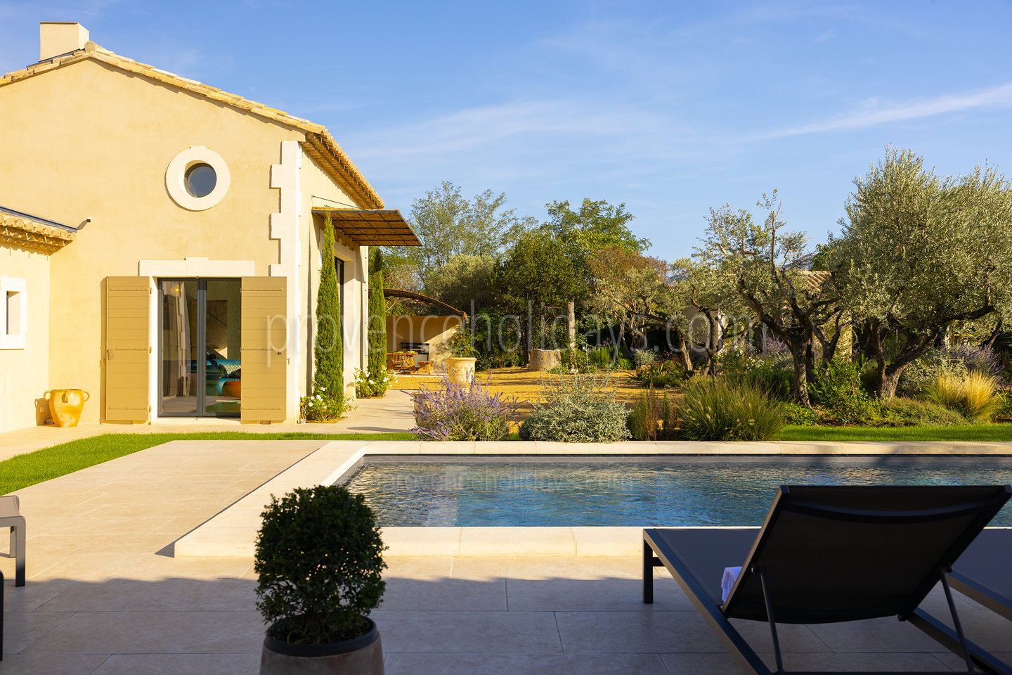 16 - Mas Leonie: Villa: Exterior