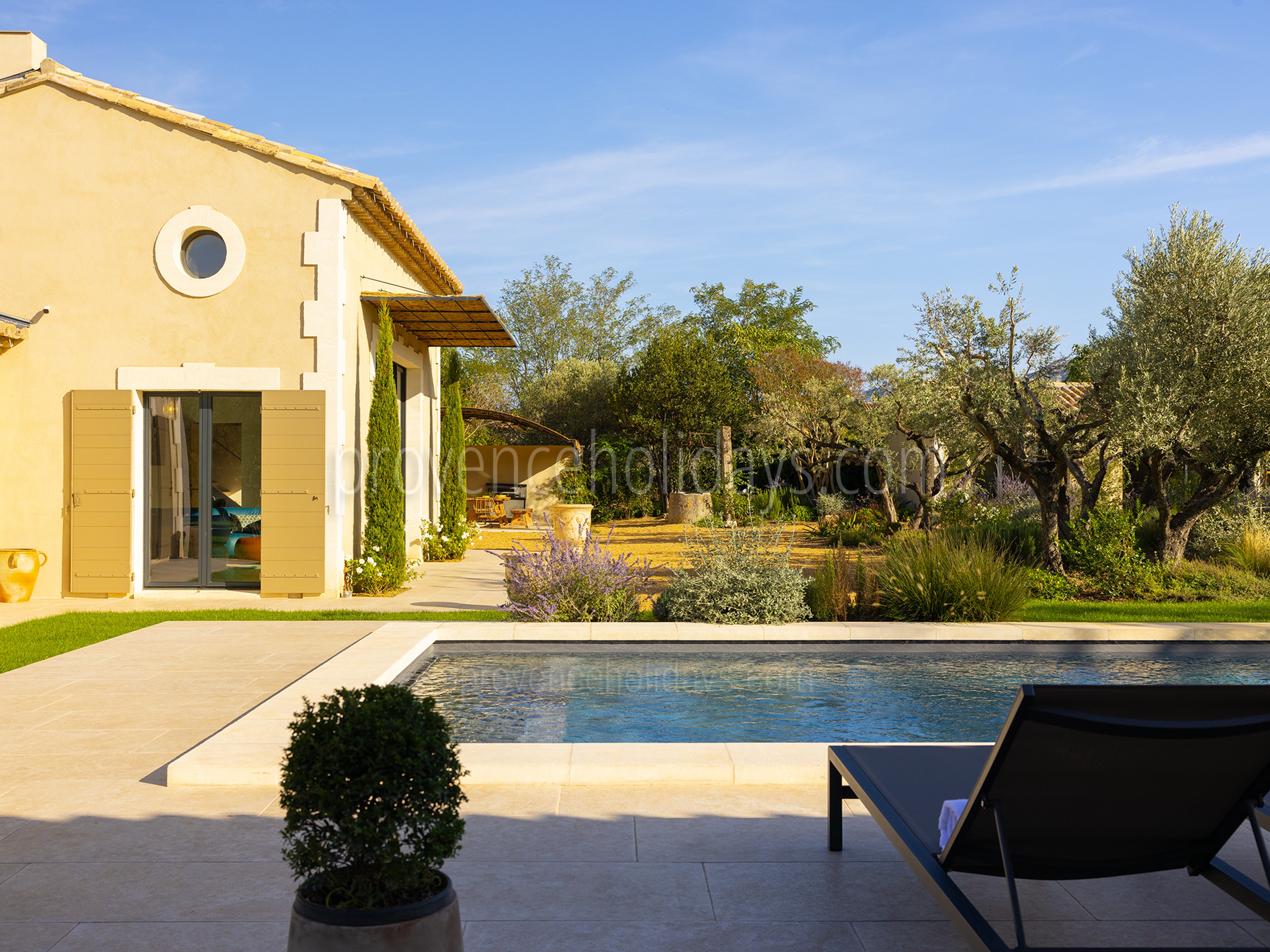 16 - Mas Leonie: Villa: Exterior