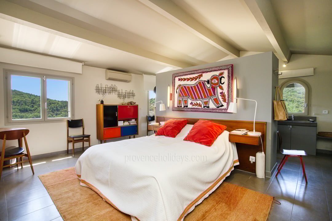 11 - Mistral Serene: Villa: Bedroom