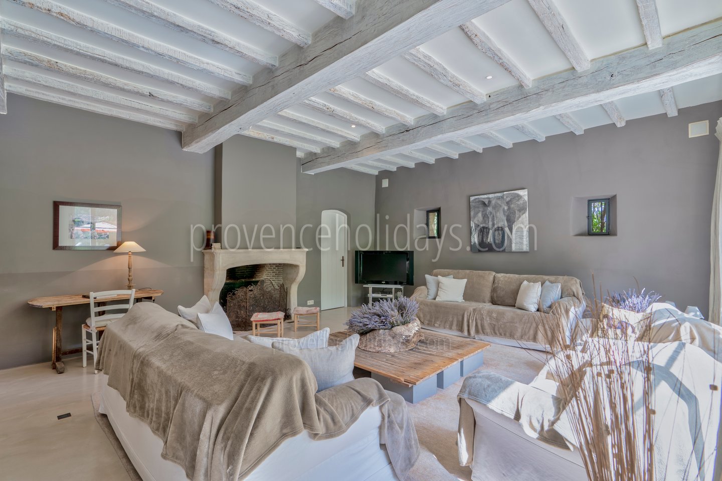 42 - Domaine de la Sainte Victoire: Villa: Interior