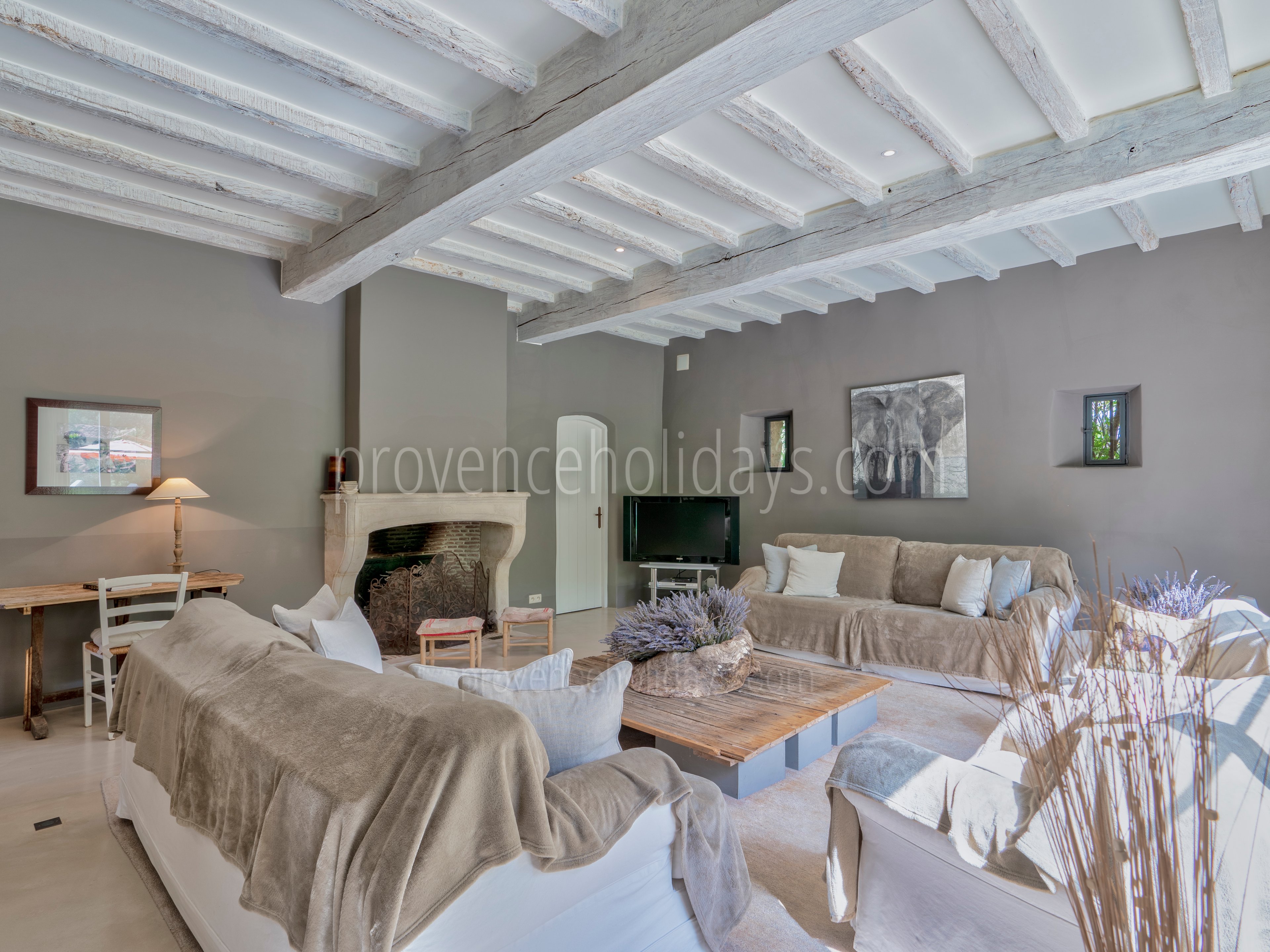 42 - Domaine de la Sainte Victoire: Villa: Interior