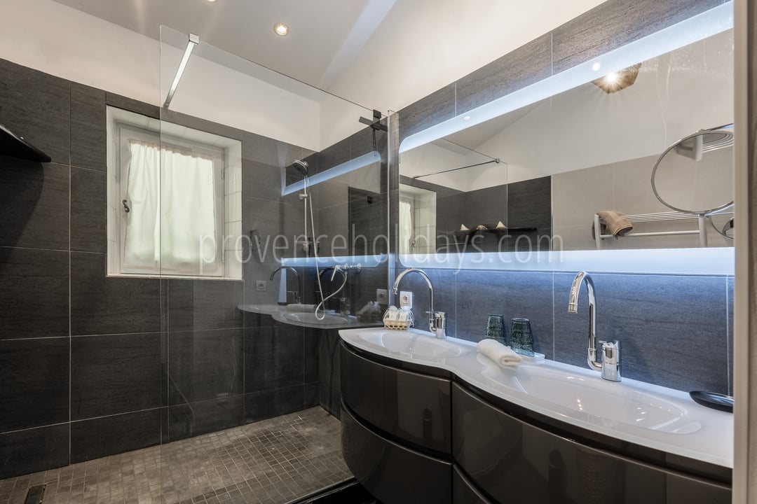 45 - Mas des Brumes: Villa: Bathroom