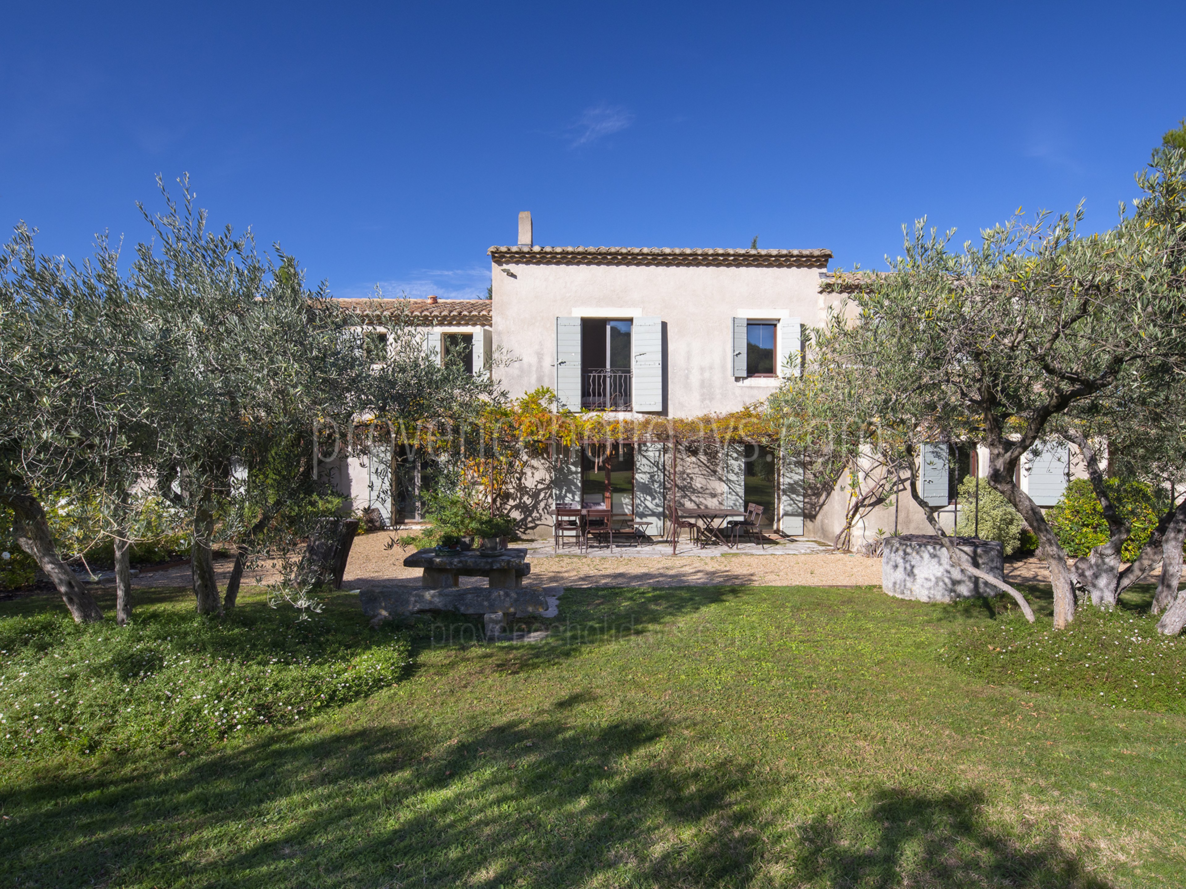 63 - Mas des Alpilles: Villa: Exterior