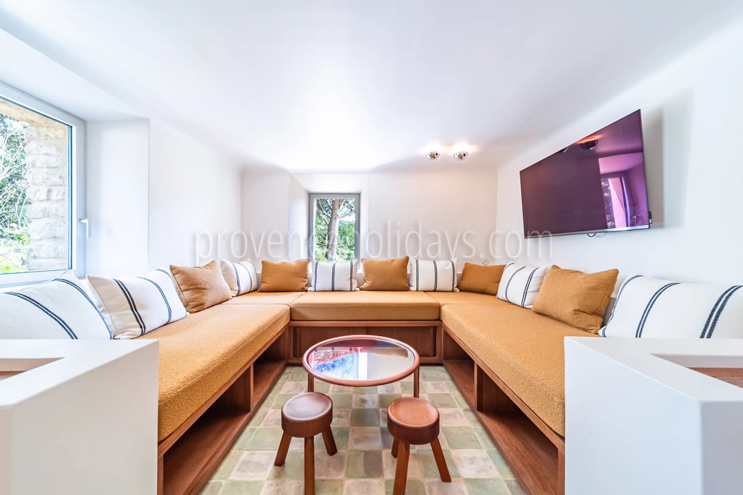 11 - Stone Property in Ménerbes: Villa: Interior