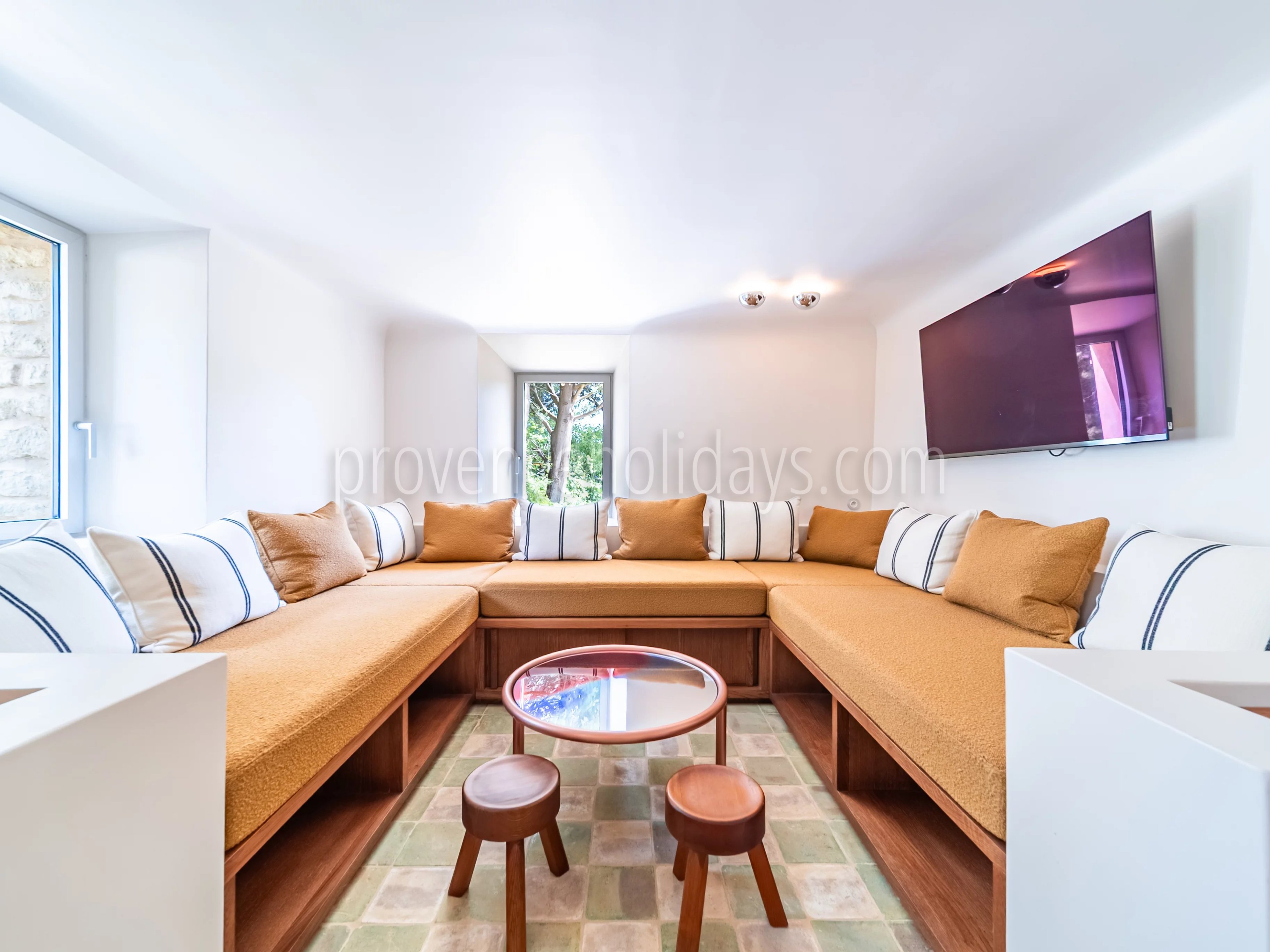 11 - Stone Property in Ménerbes: Villa: Interior