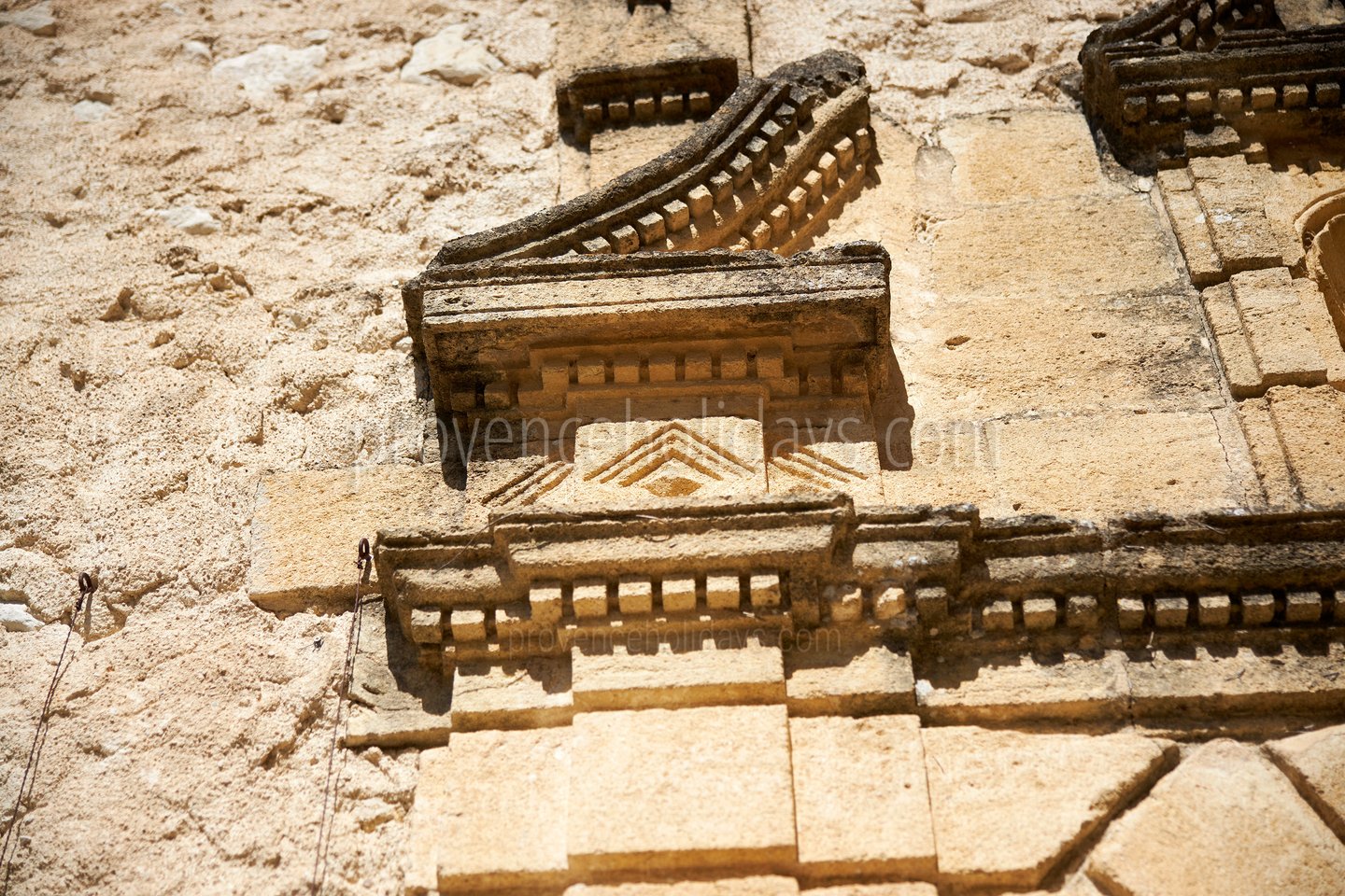 32 - Château de Luberon: Villa: Exterior
