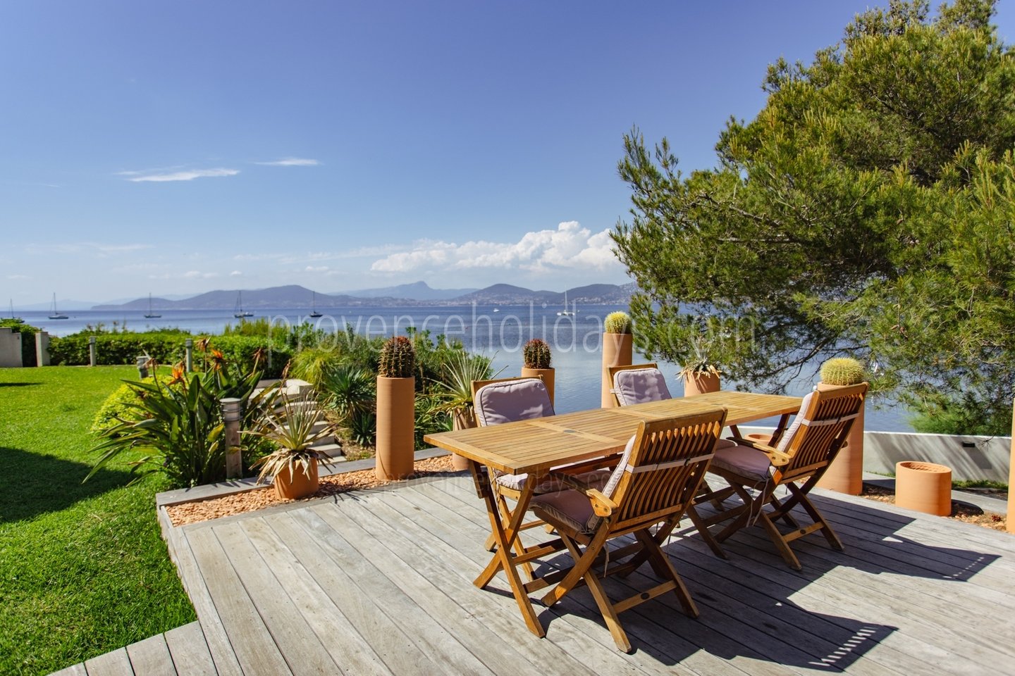 15 - Villa Giens: Villa: Exterior