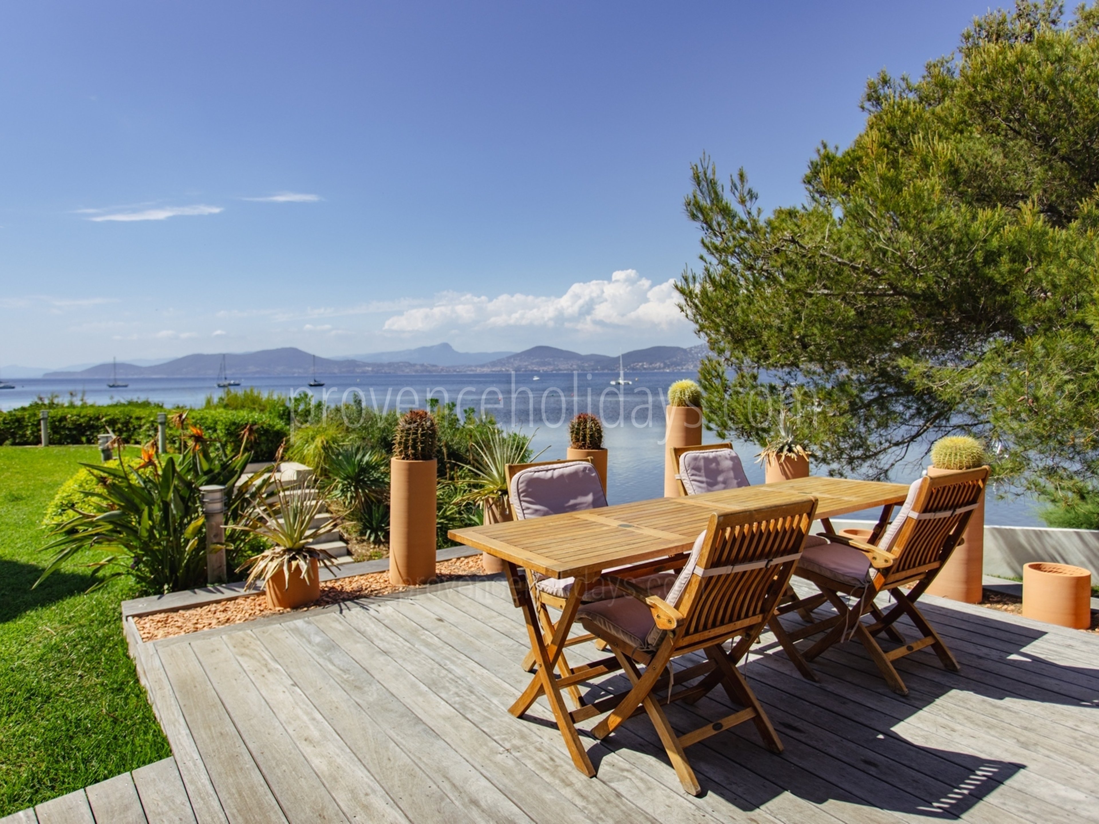 15 - Villa Giens: Villa: Exterior