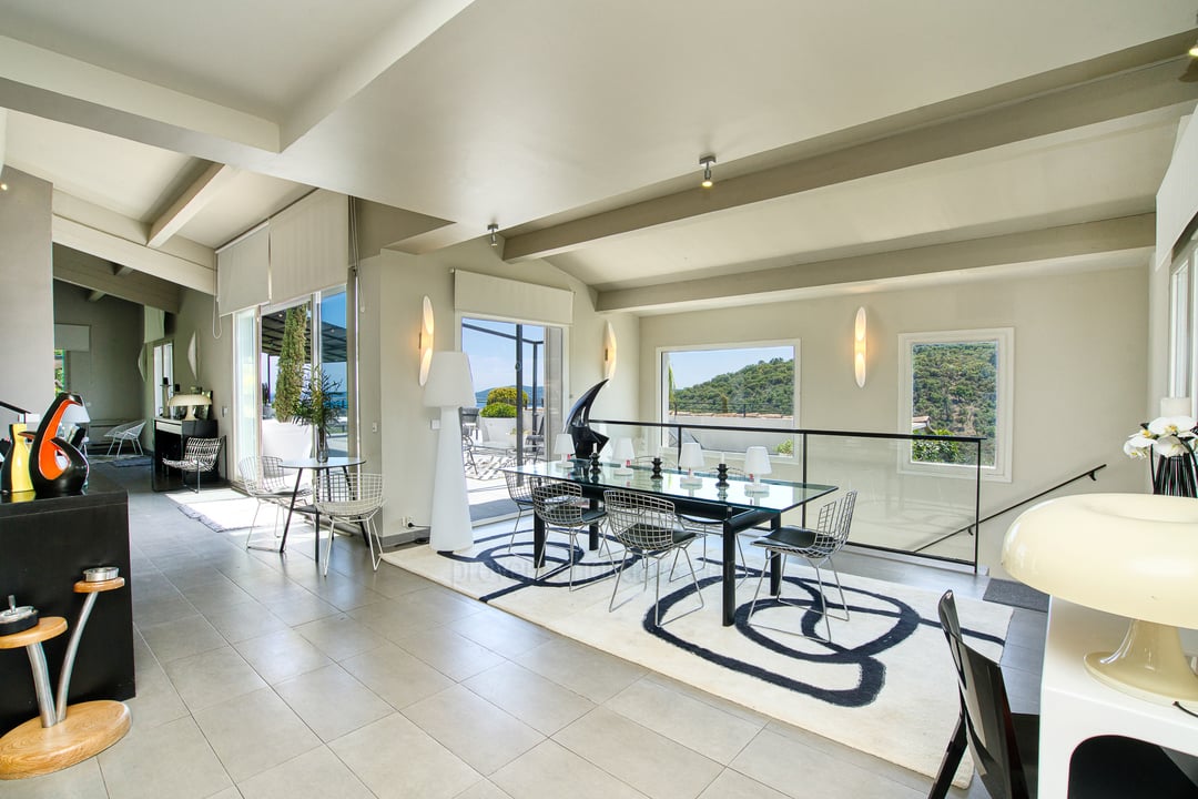 28 - Mistral Serene: Villa: Interior